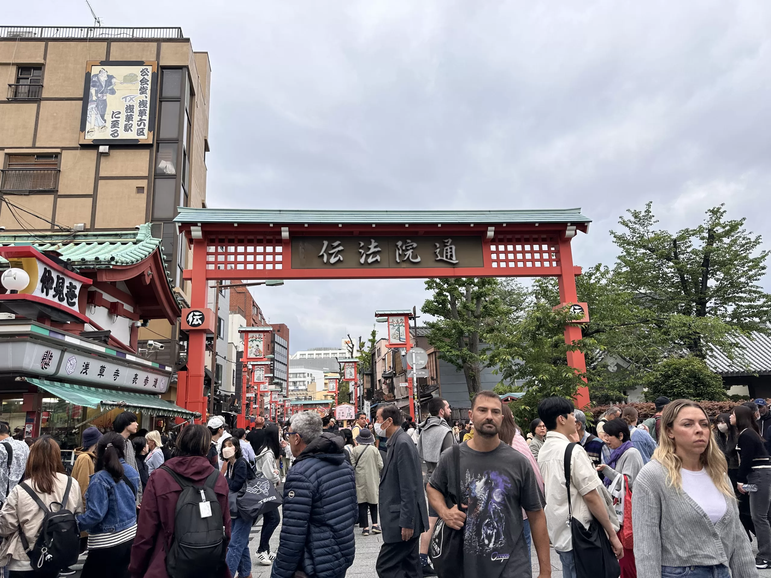 Calle Nakamise: Un Paseo Comercial Histórico