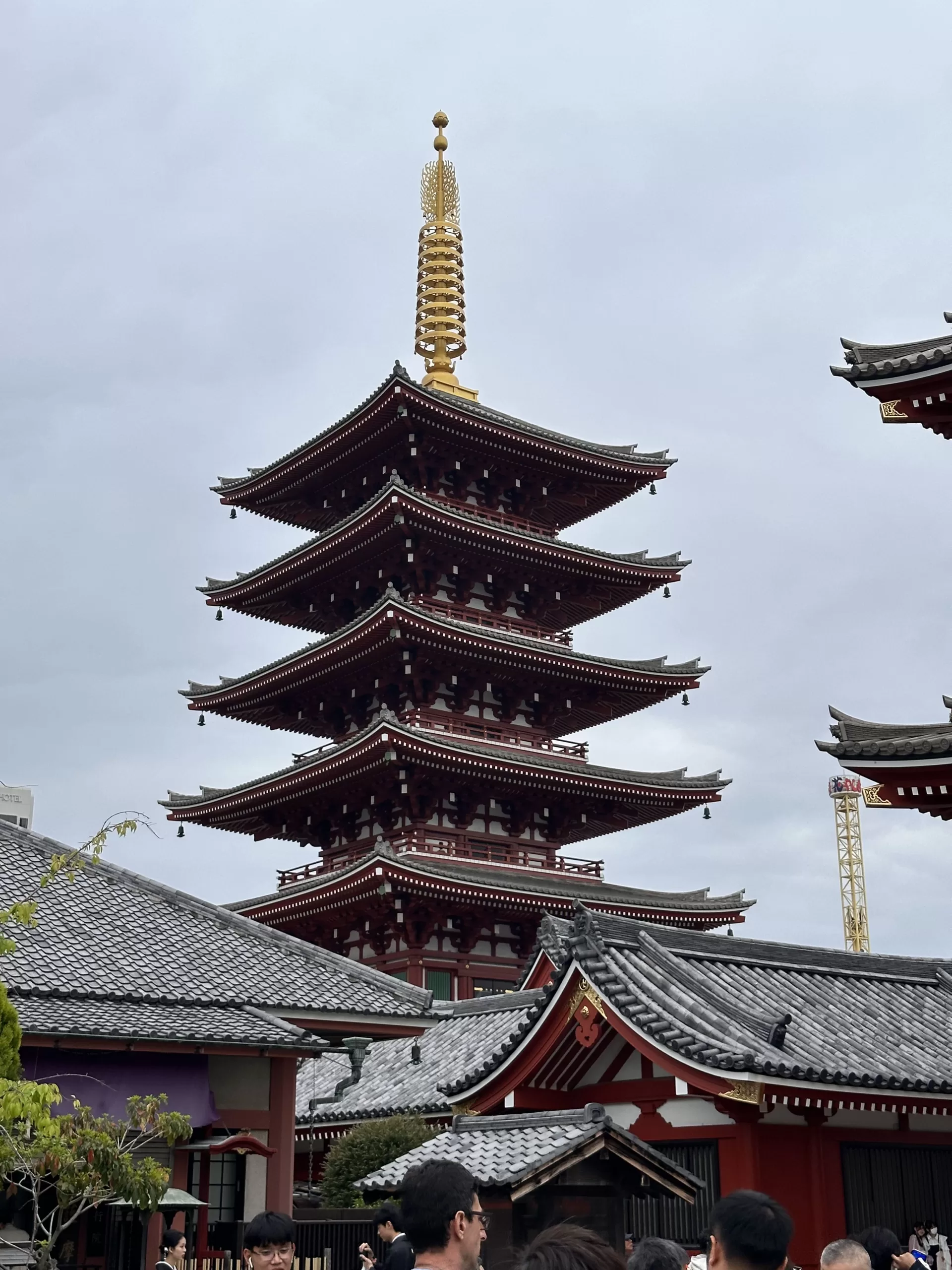 Torre del templo Senso-ji en Tokio