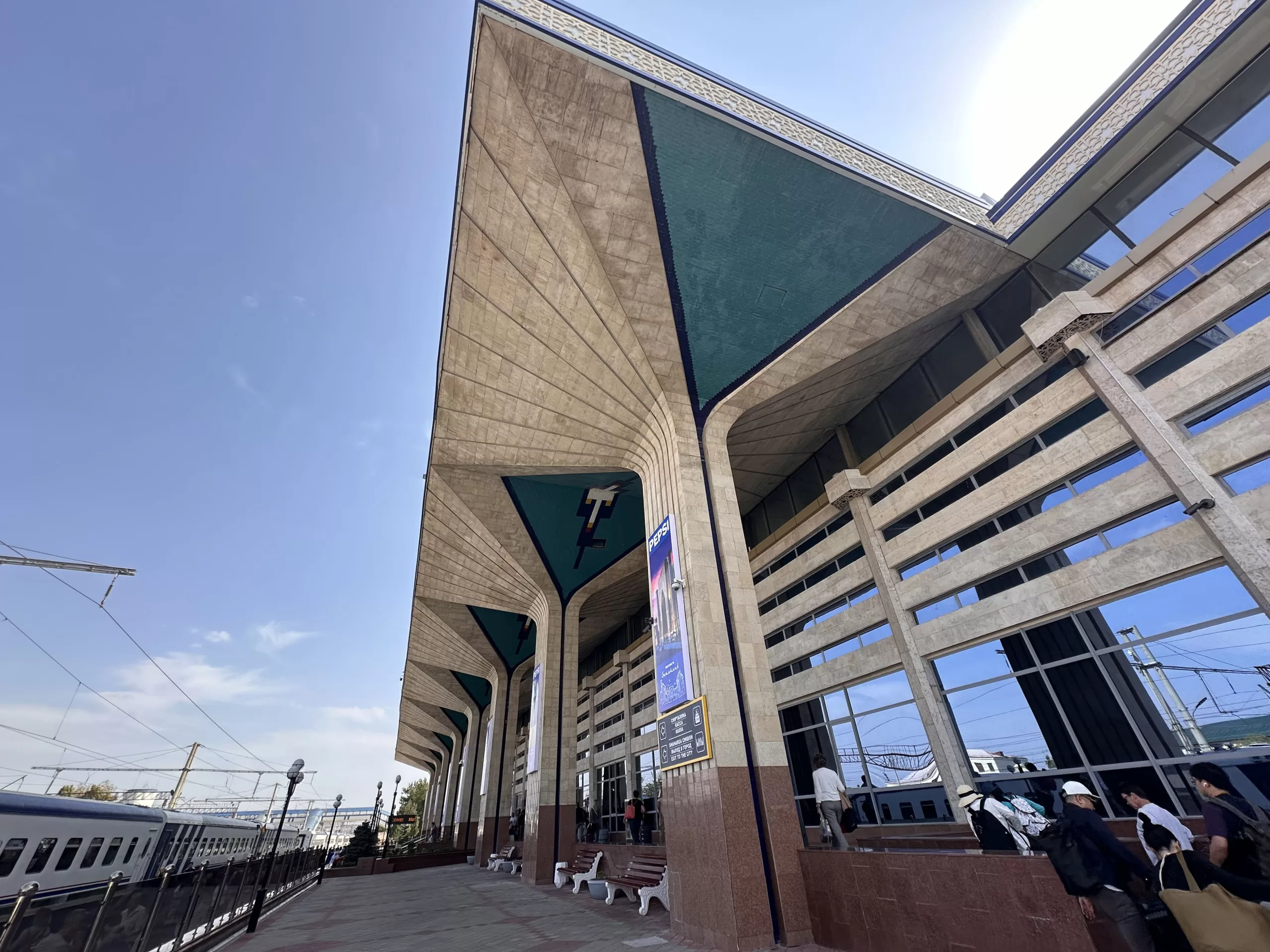 Estación de trenes de Samarcanda en Uzbekistán