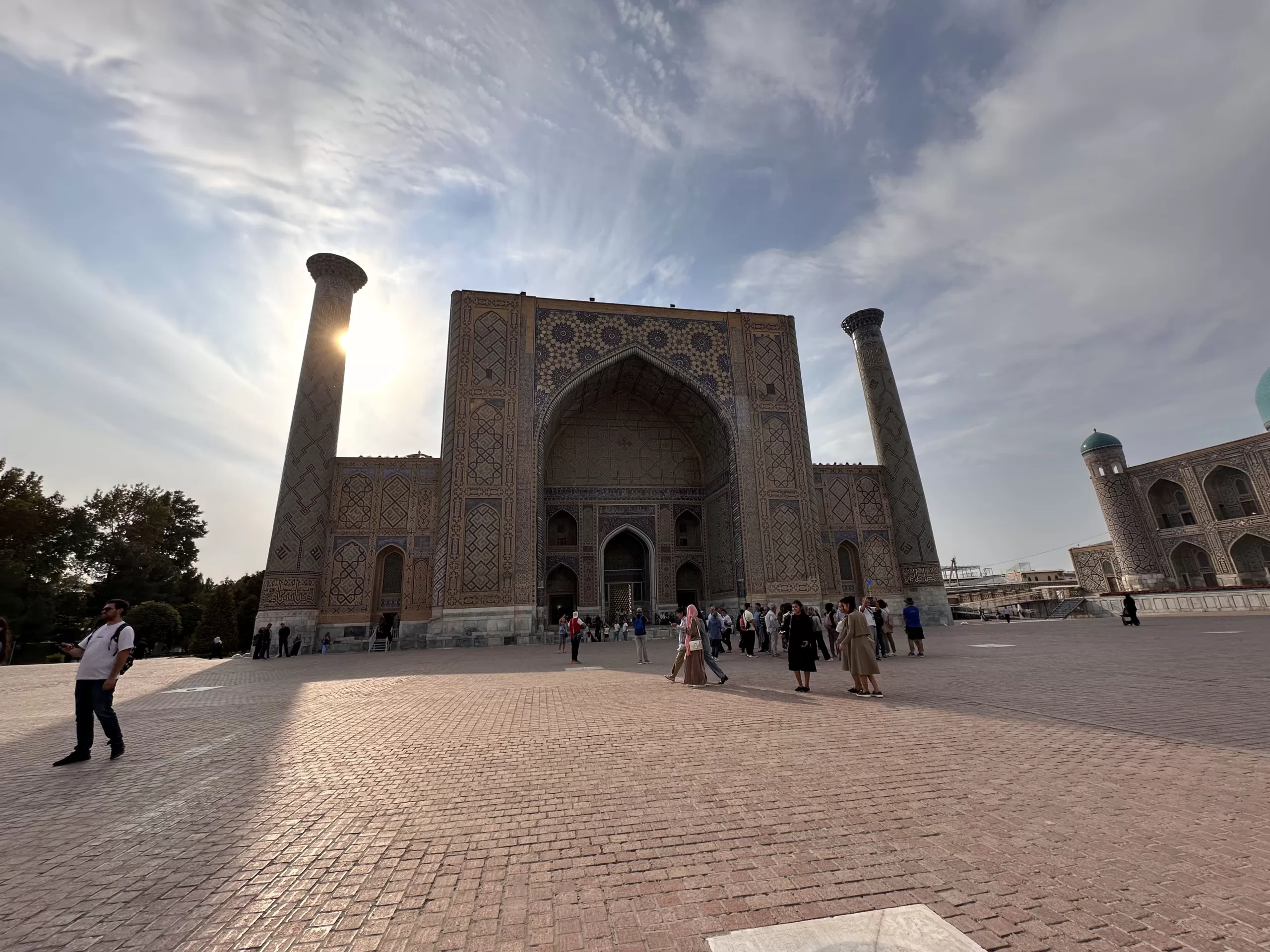 Visitar la Madrasa de Ulugh Beg en la Plaza Registán | Uzbekistán