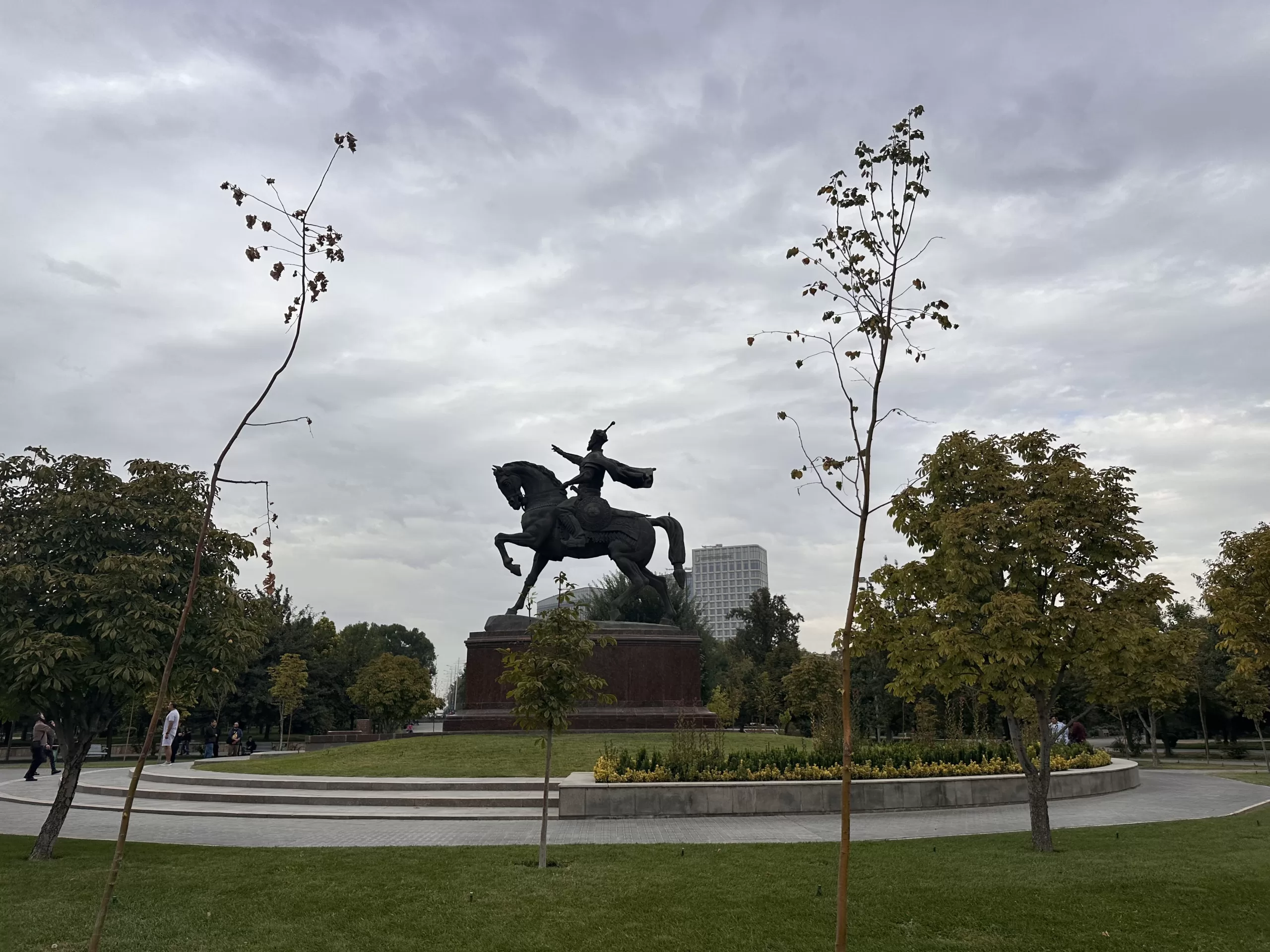 Estatua en la Plaza Amir Temur