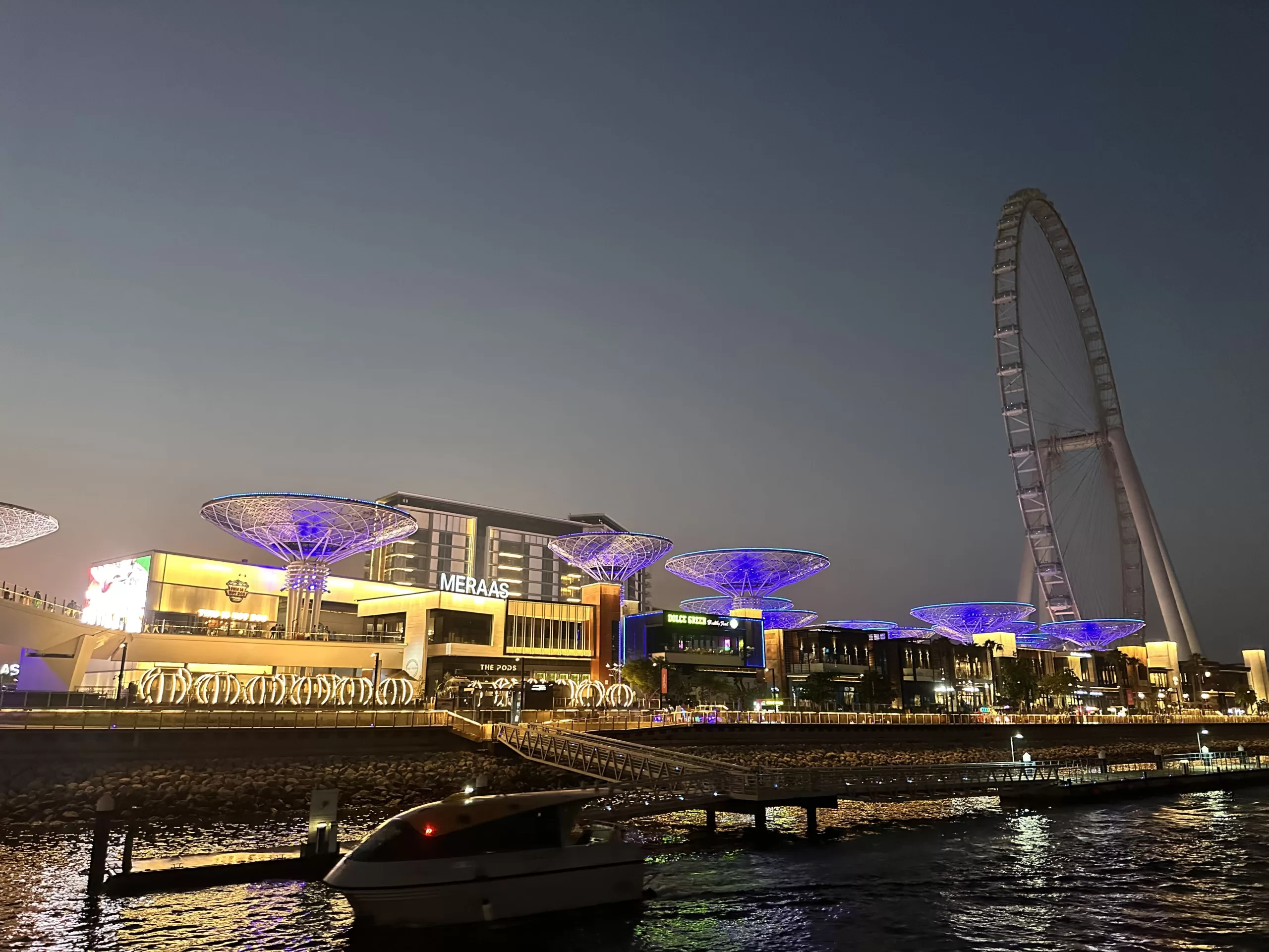 ¿Por Qué Elegir un Paseo en Yate por Dubai?