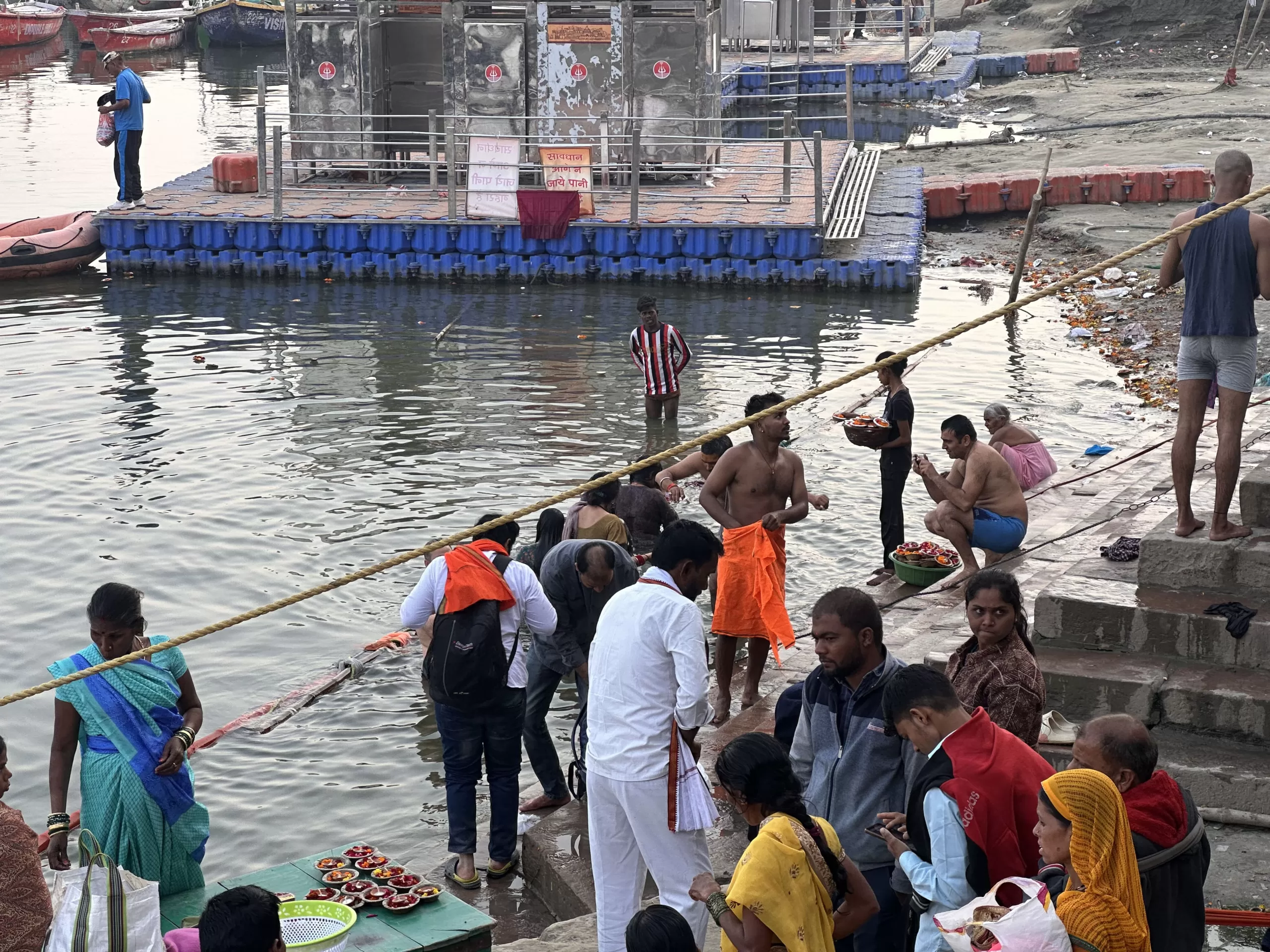 ¿Por qué la gente se baña en el río Ganges?