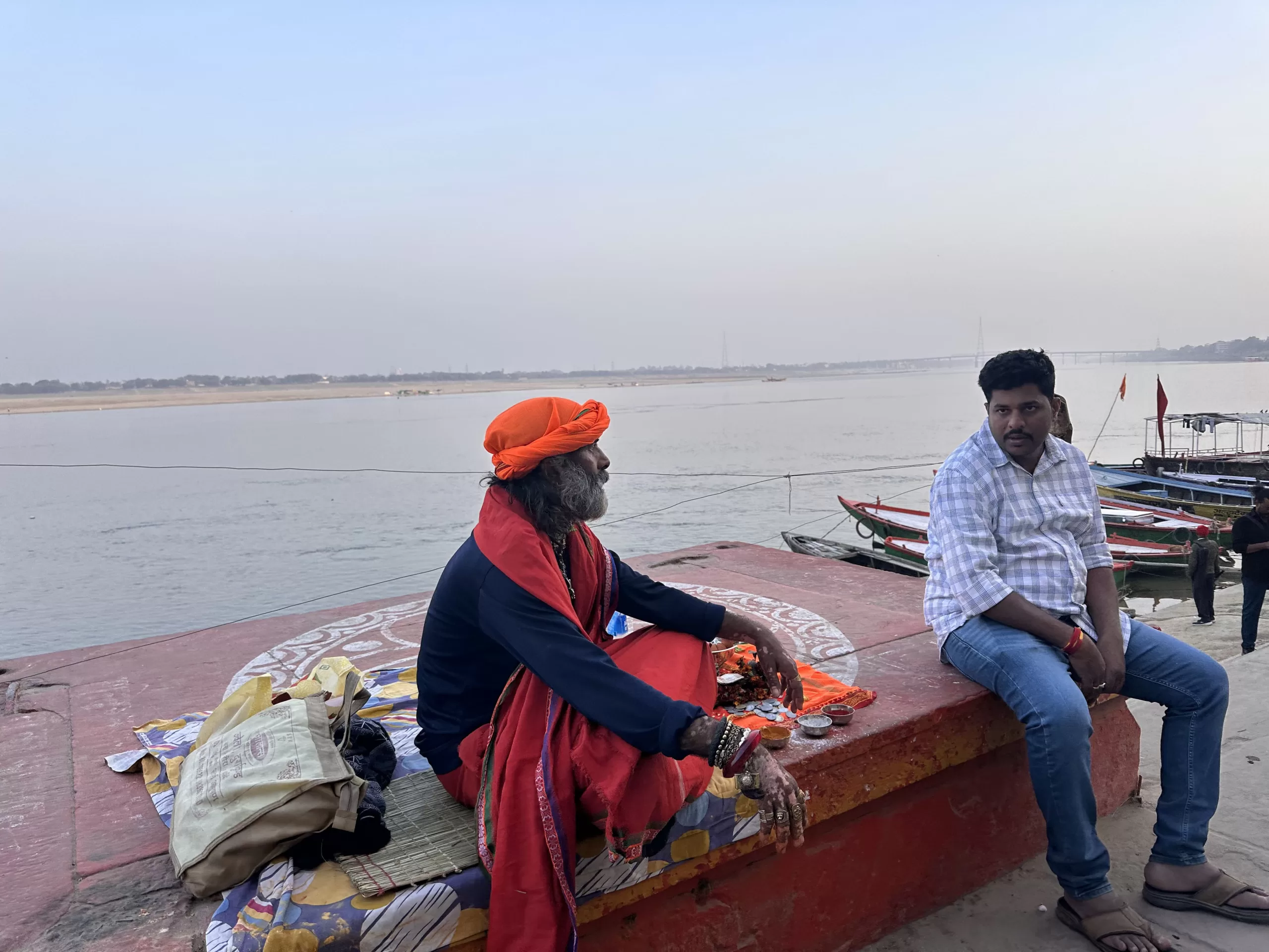Guru en India en la ciudad de Varanasi (Benarés)