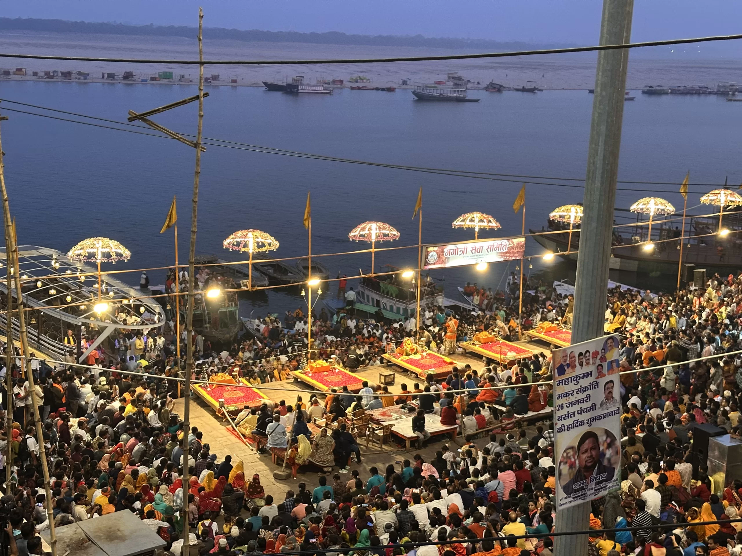 Aarti en la ciudad de Varanasi (Benarés)
