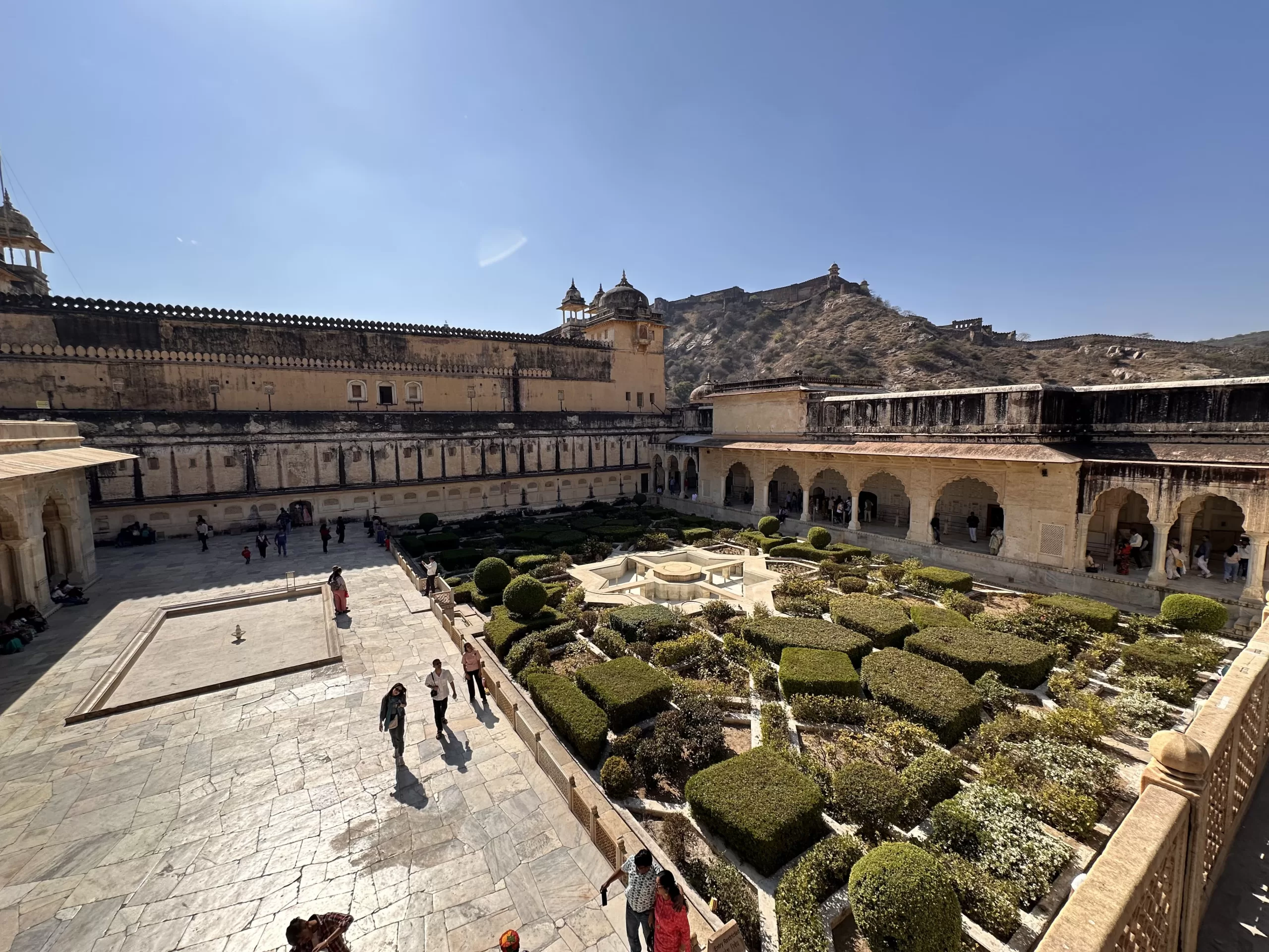 Jardines del Fuerte Amber en Jaipur