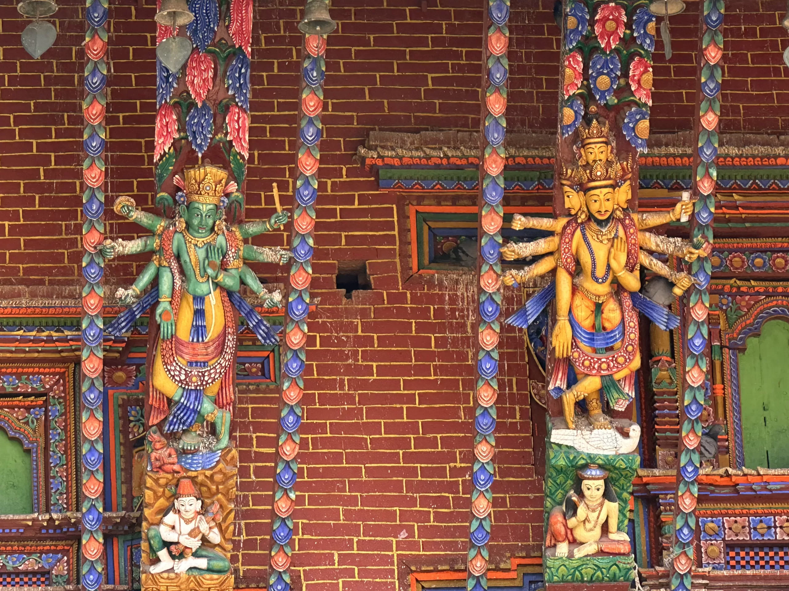 Esculturas en el Templo Changunarayan