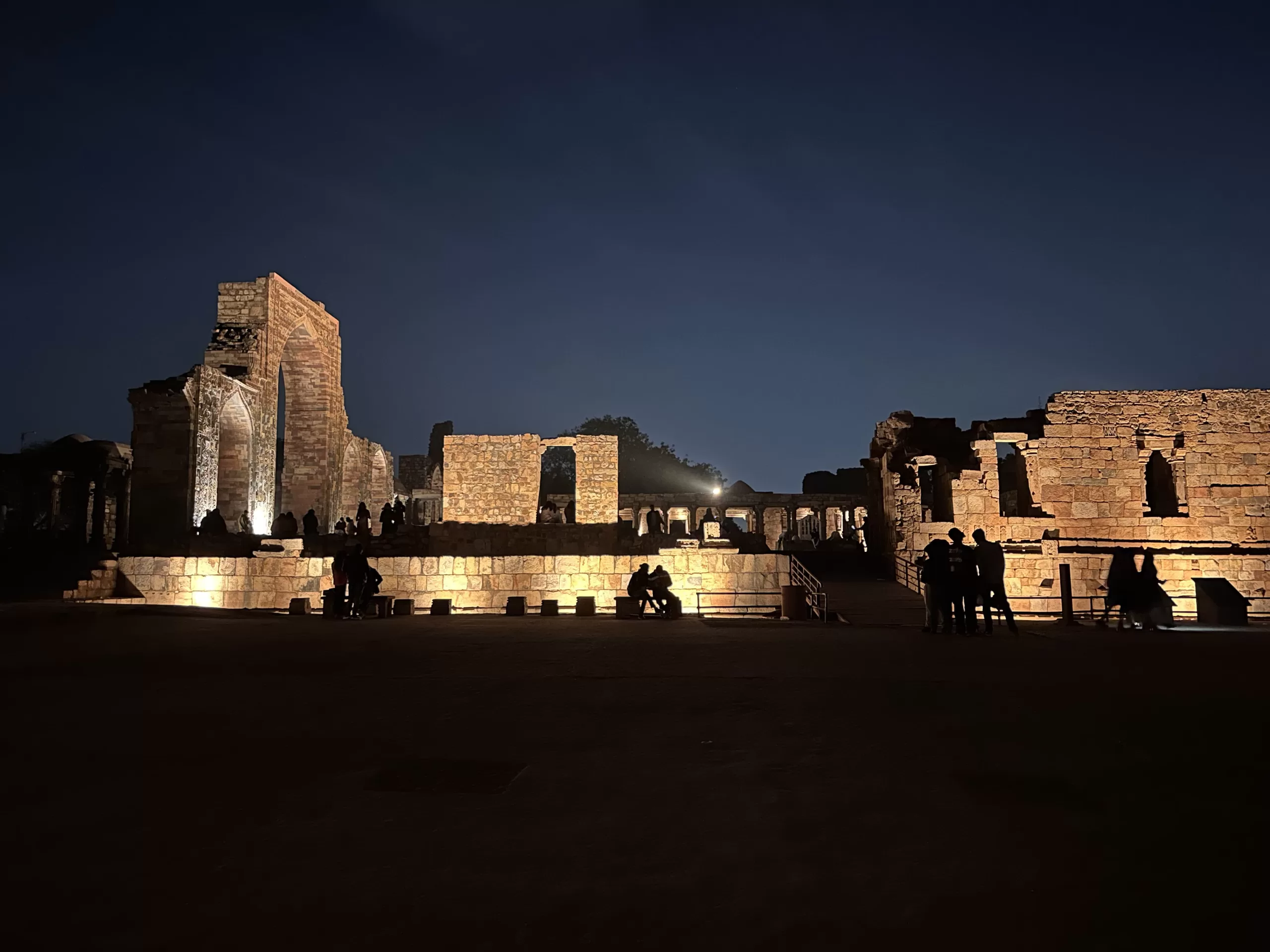 Visita el patrimonio de la humanidad por la noche