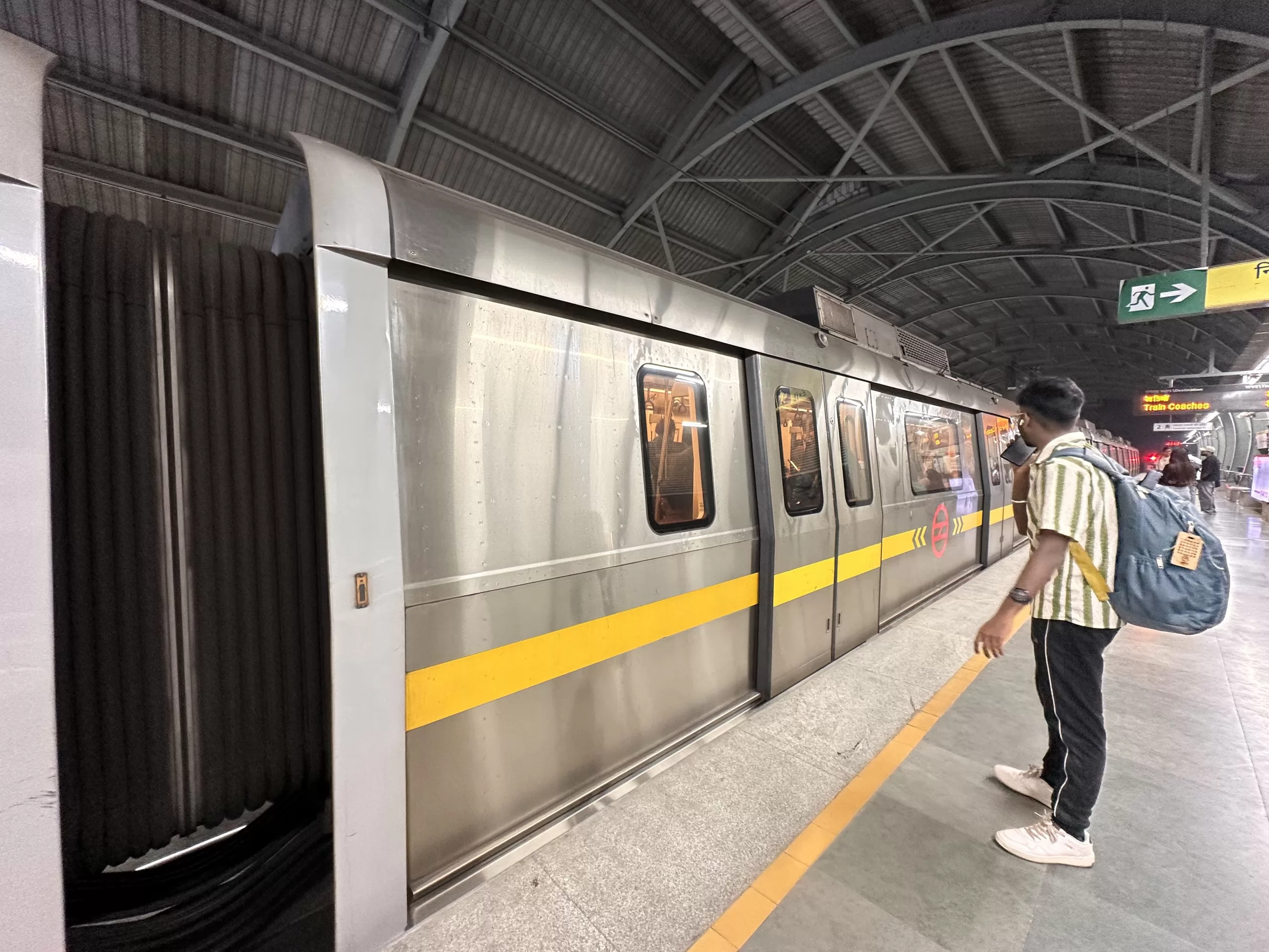 Metro en la ciudad de Nueva Delhi