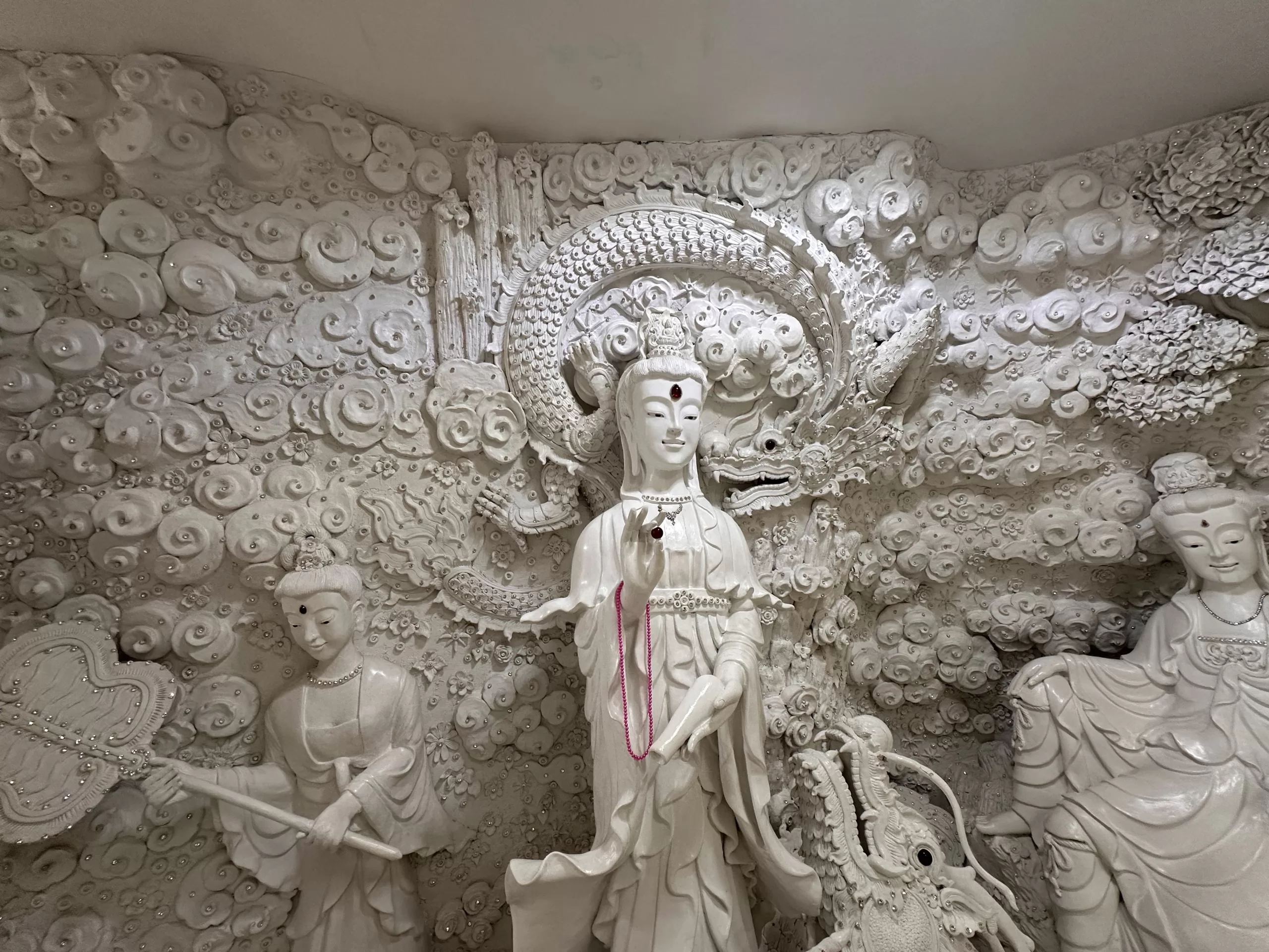 Interior del Templo Huay Pla Kang en Tailandia - Qué ver en Chiang Rai