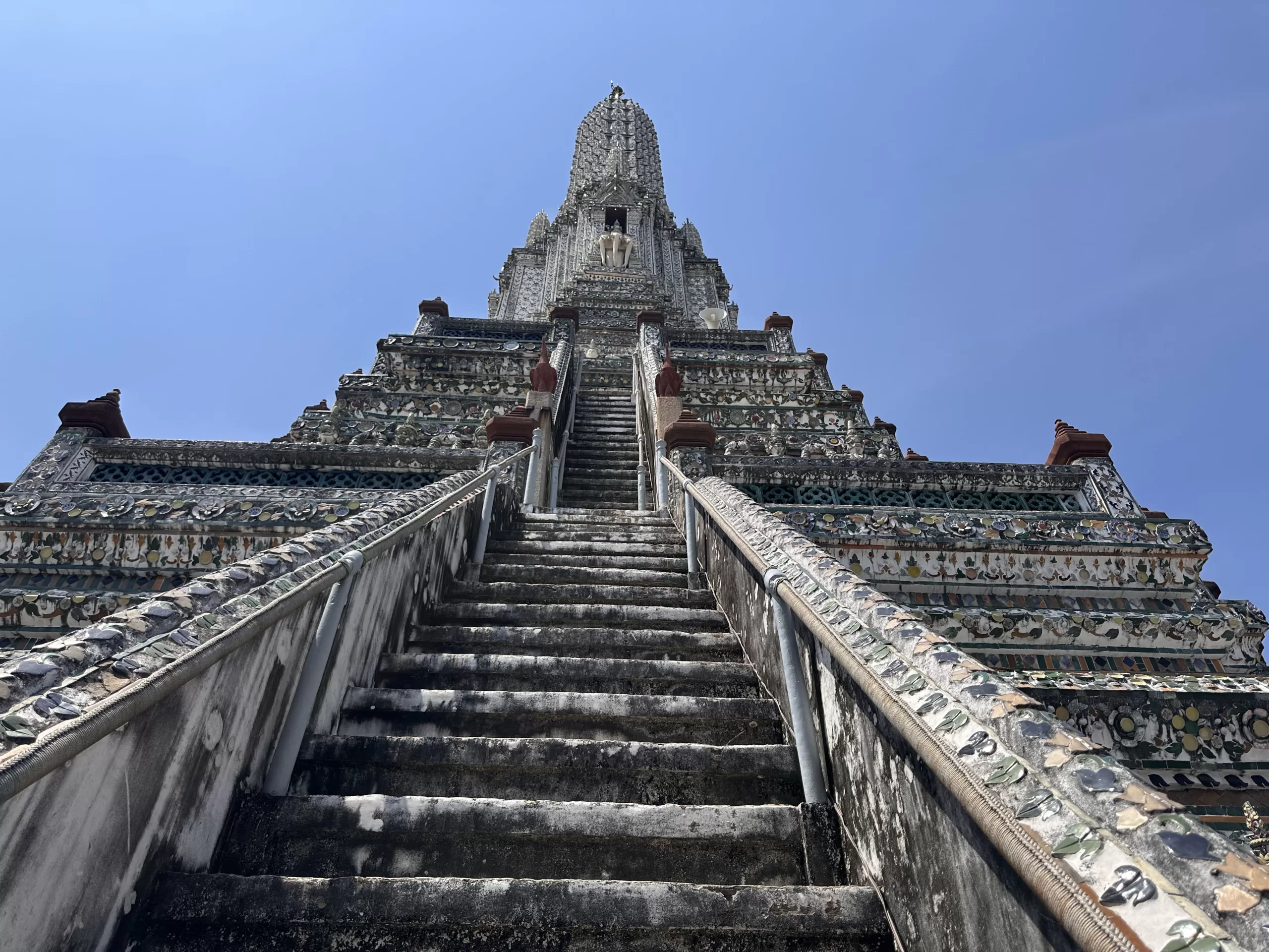 ¿Cómo vestir para visitar el Wat Arun?