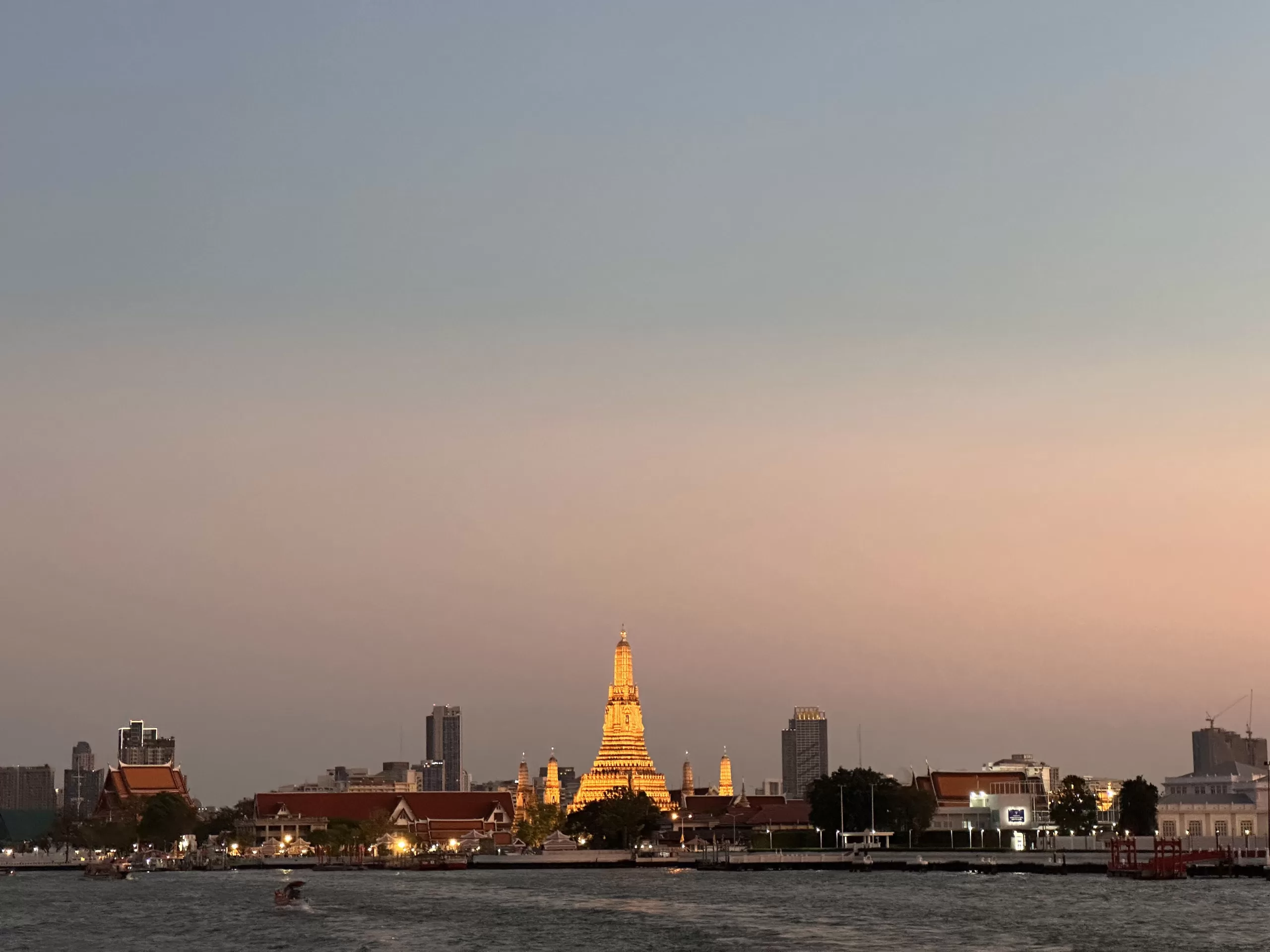 Paseo en bote al atardecer por Bangkok