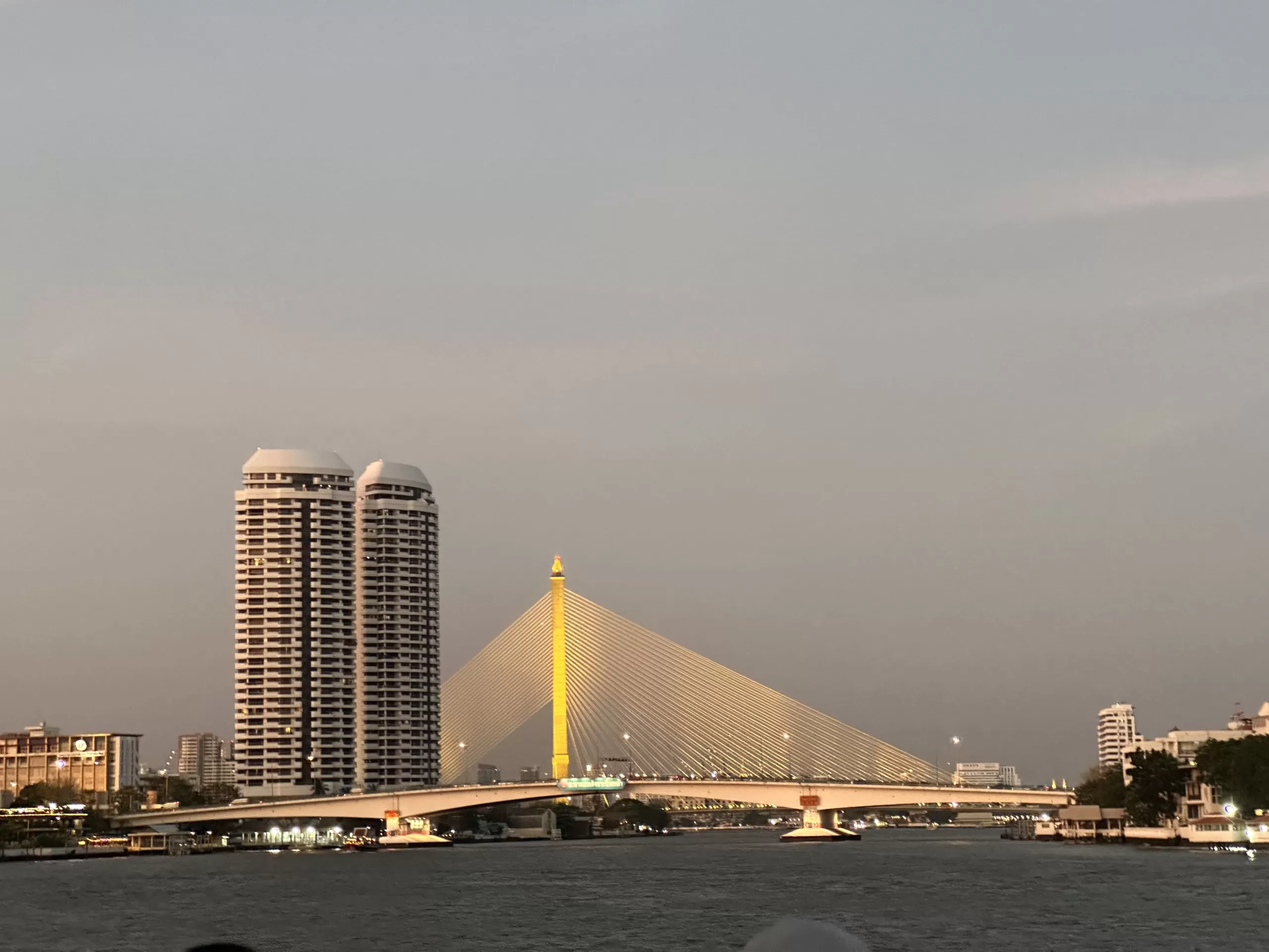 Atardecer por la ciudad de Bangkok