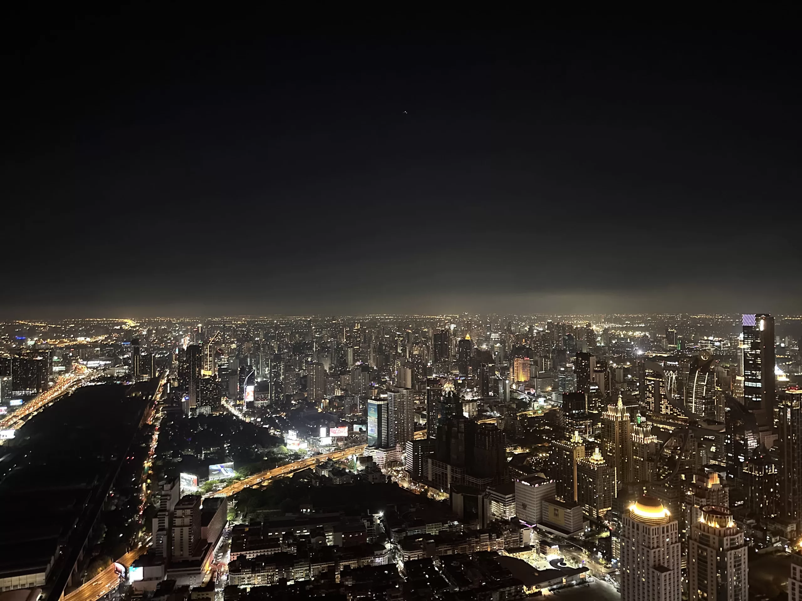 Rooftop Bars en Bangkok en la noche