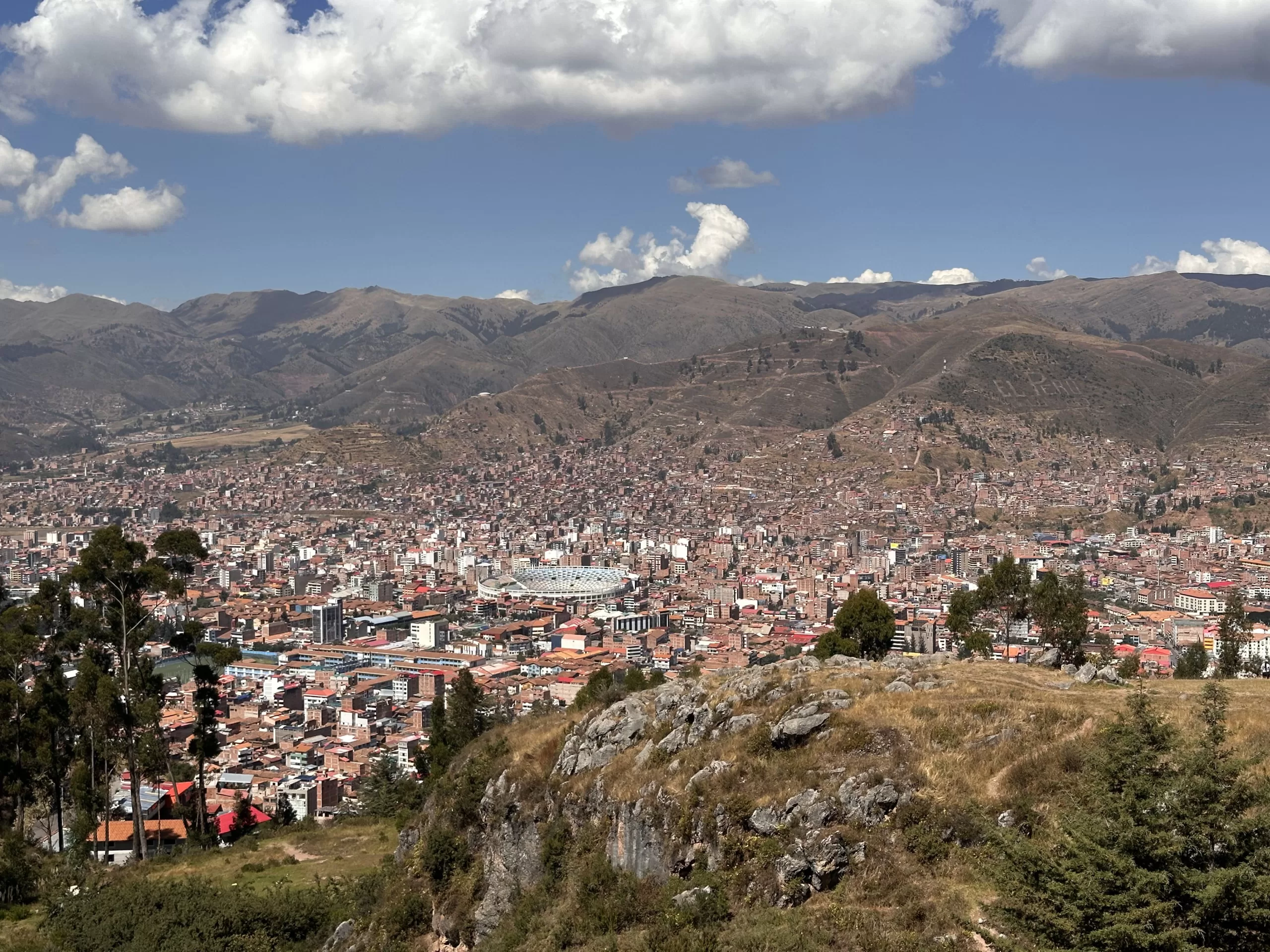 Vistas panorámicas a la ciudad de Cusco en Perú