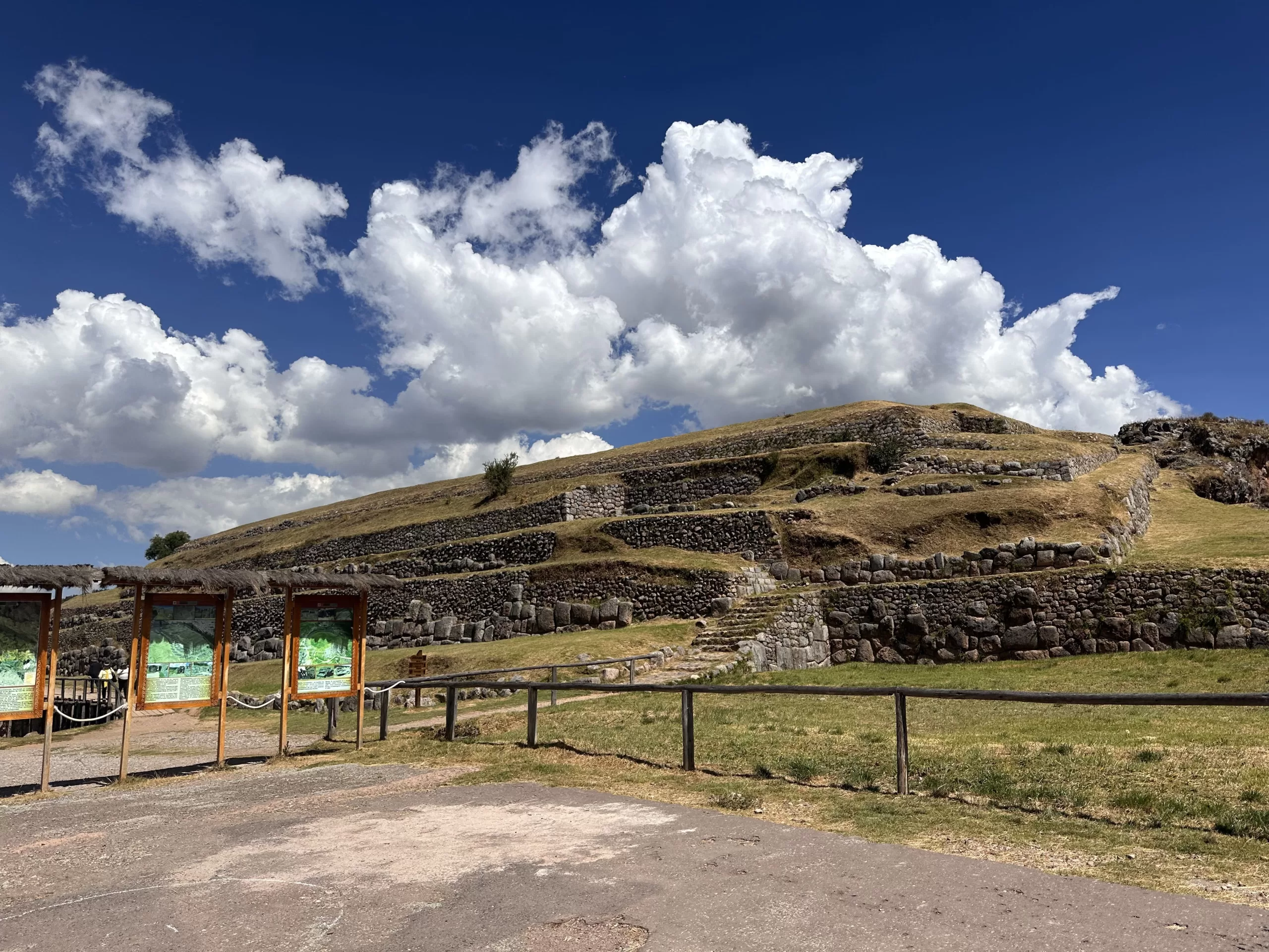 Construcciones Incas a las afueras de Cuzco