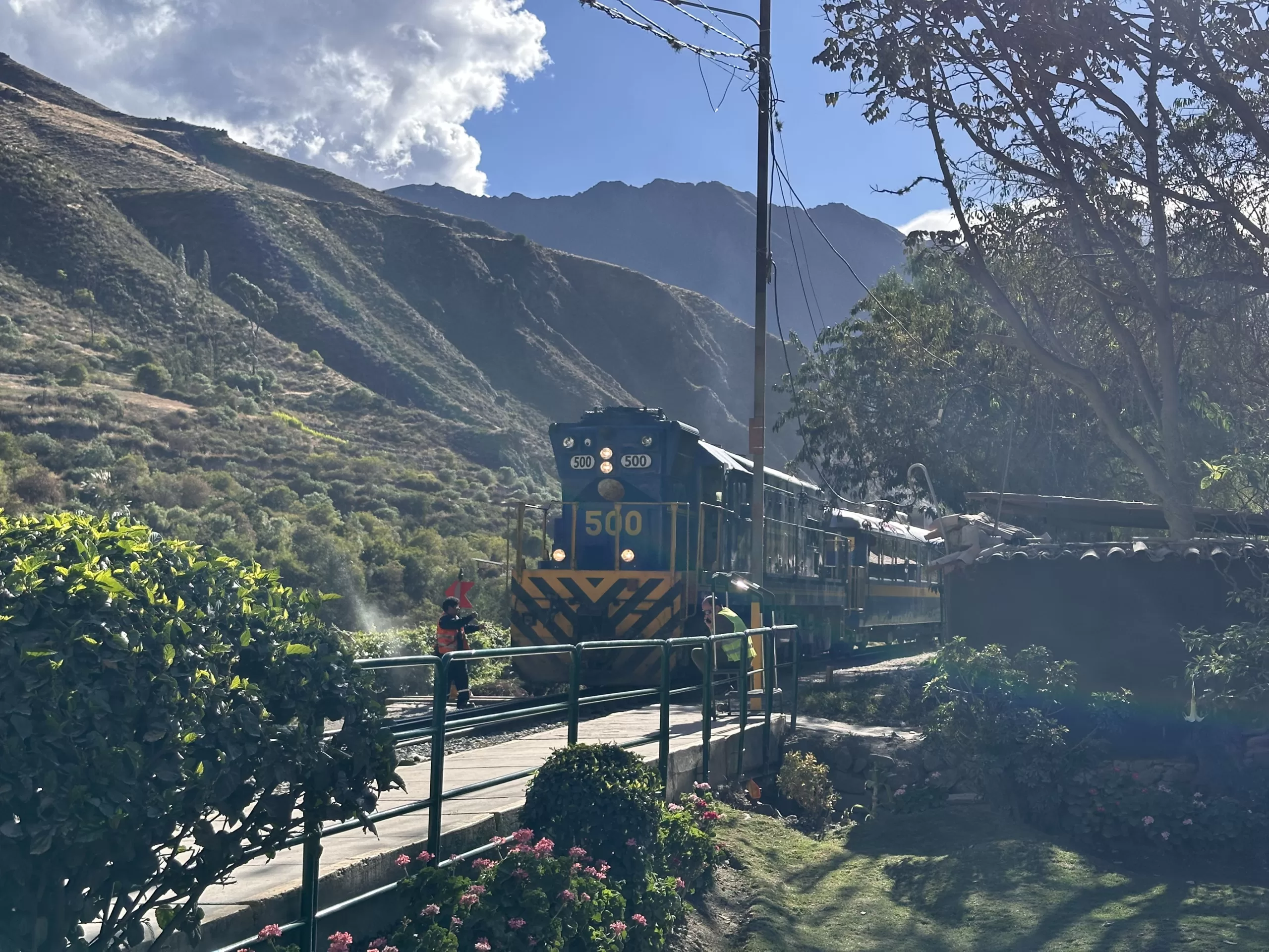 ¿Qué empresas ofrecen el viaje en tren desde Cusco?