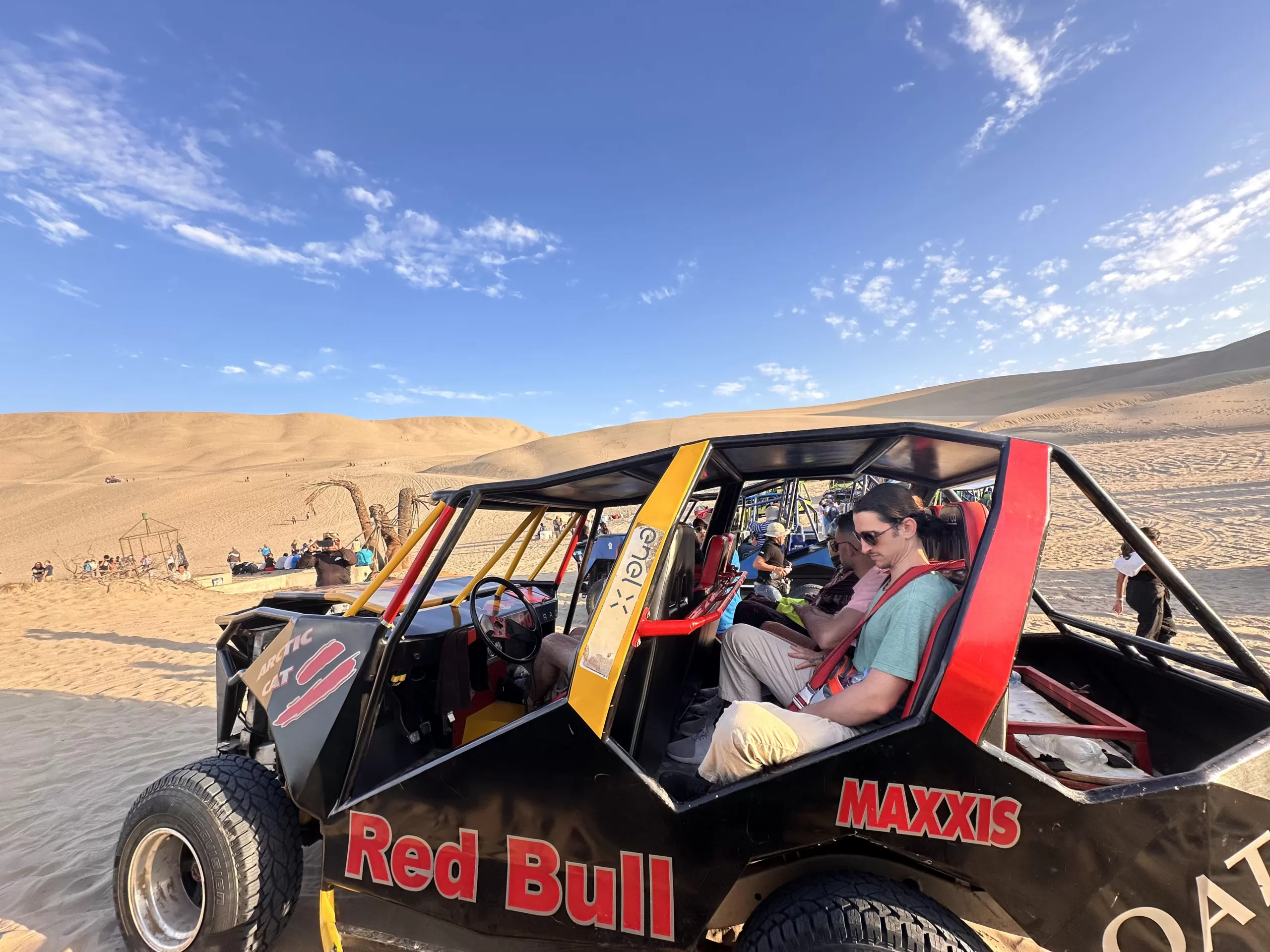 ¿Por qué Huacachina es un destino imprescindible en Perú?