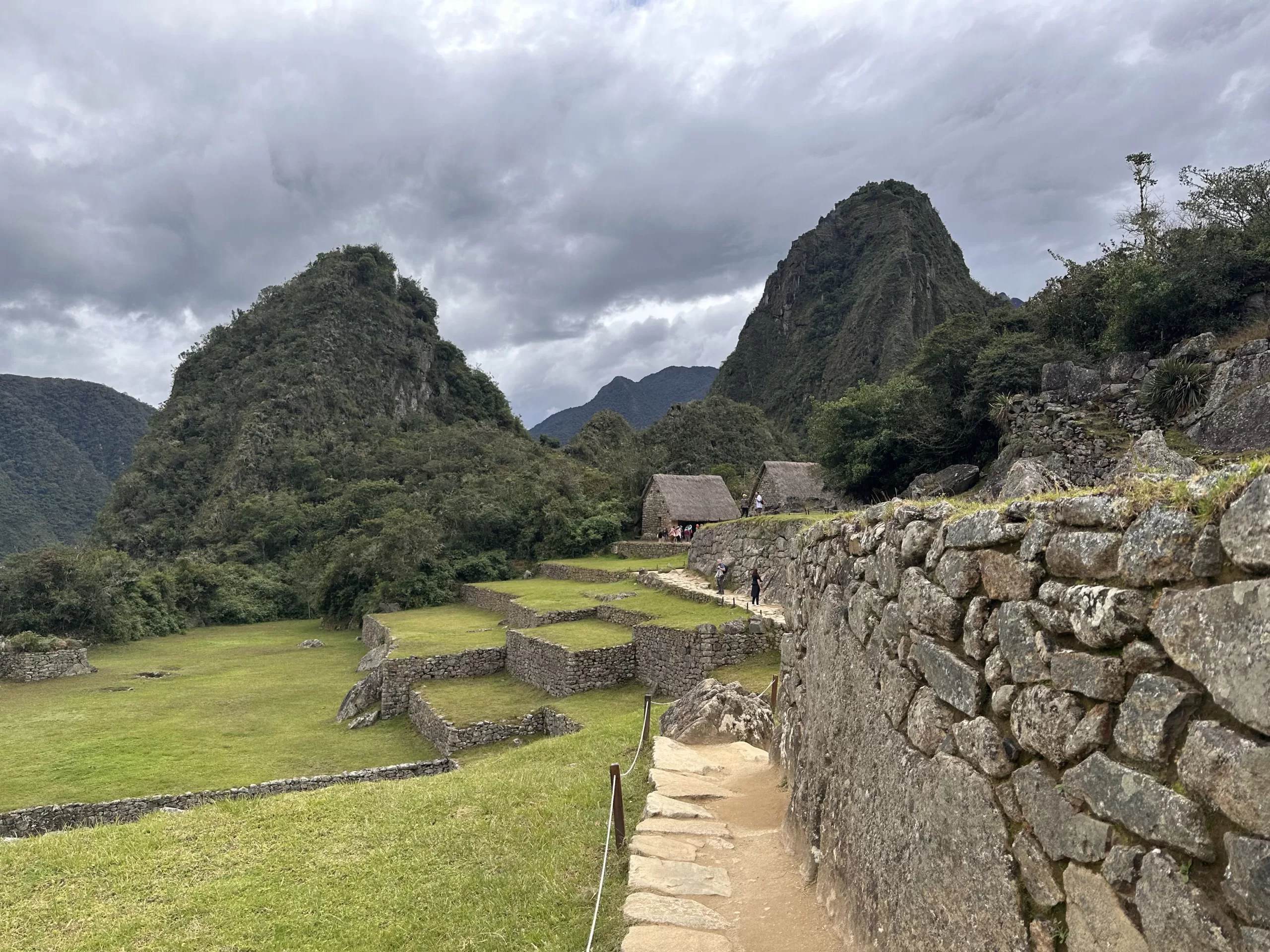 Caminar por una maravilla del mundo en Perú