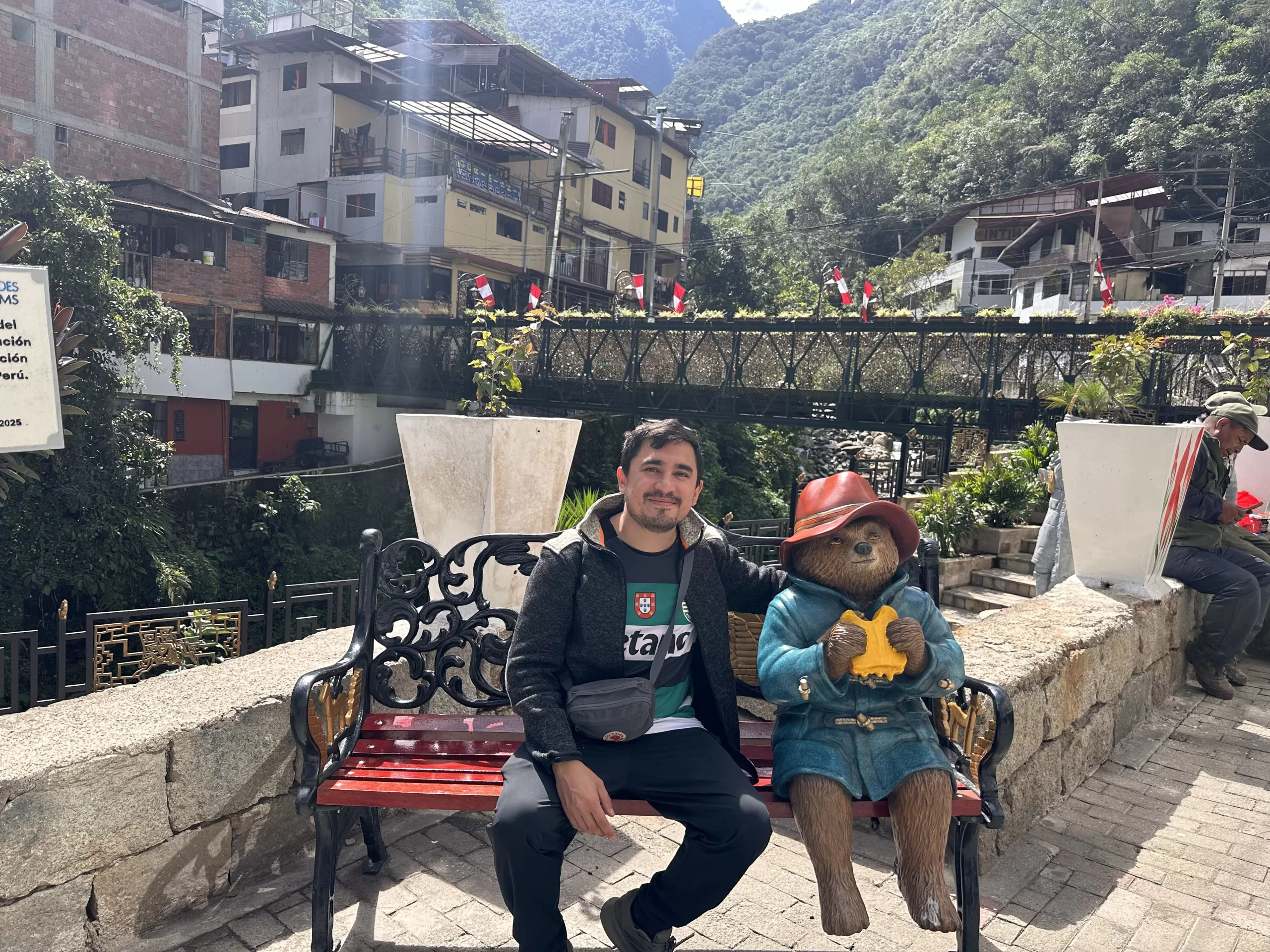 Estatua de Paddington visitando Perú
