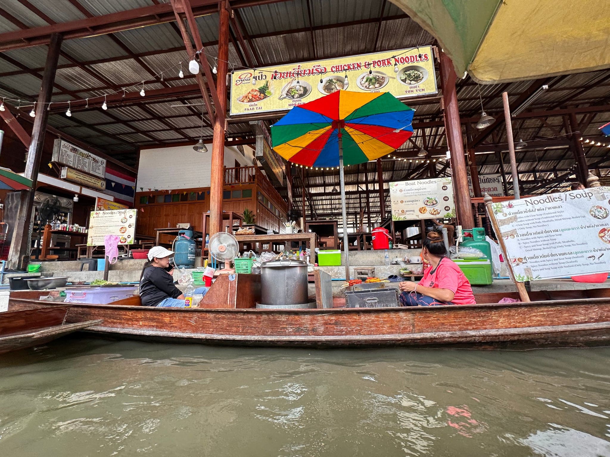 Mercado Flotante Damnoen Saduak en Tailandia