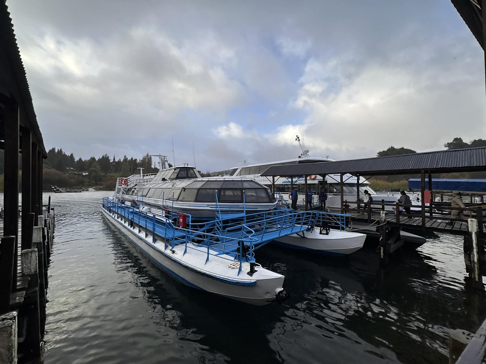 Viaje en Catamarán entre Puerto Pañuelo y Puerto Blest