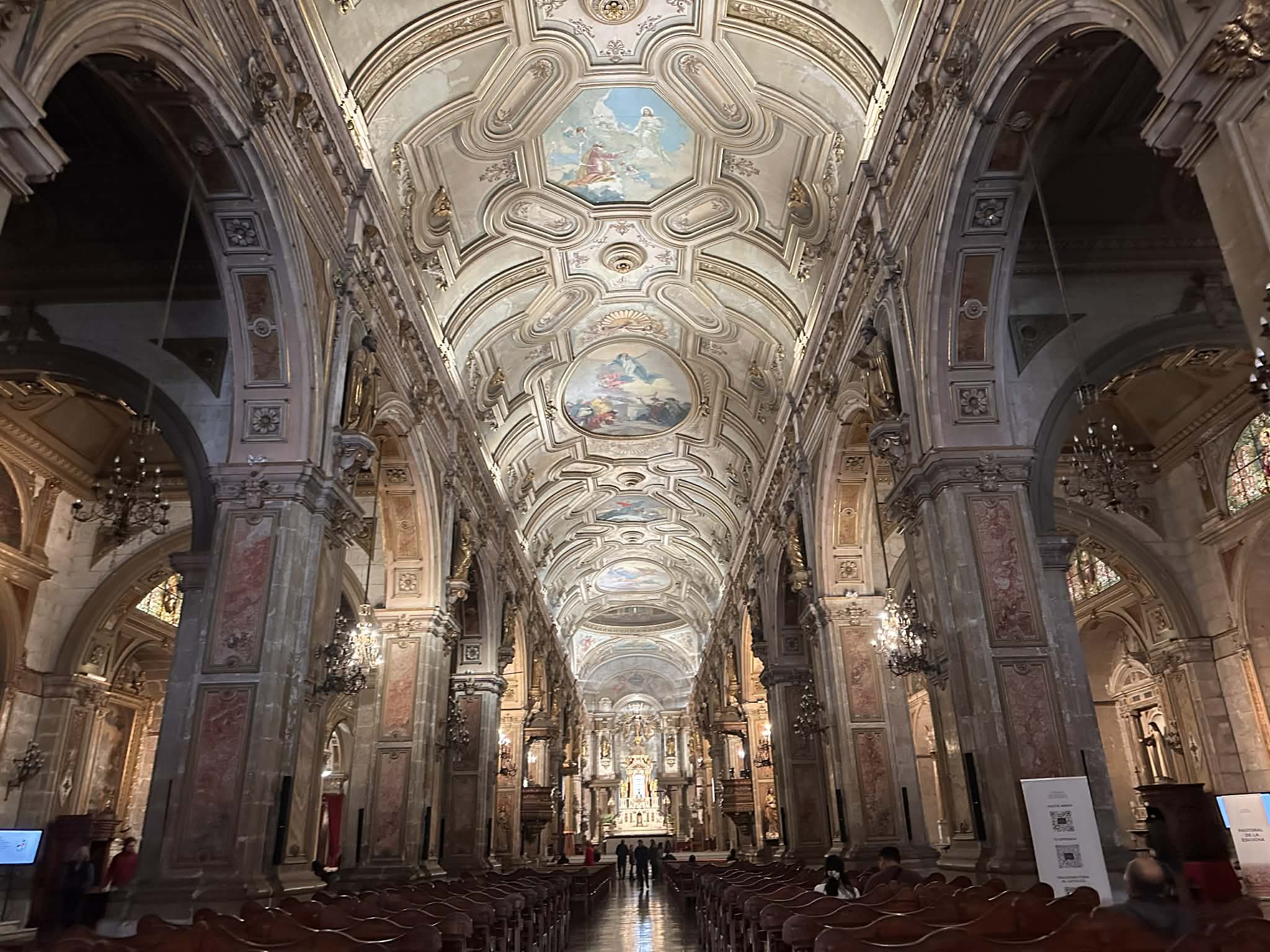 Interior de la Catedral Metropolitana de Santiago