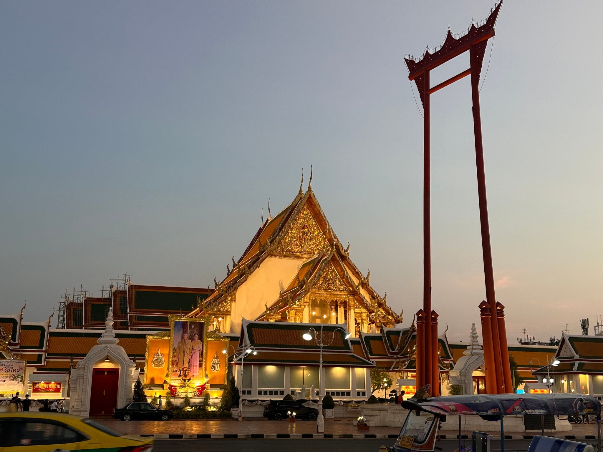Templo budista Wat Suthat y su icónico Columpio Gigante (Sao Ching Cha)