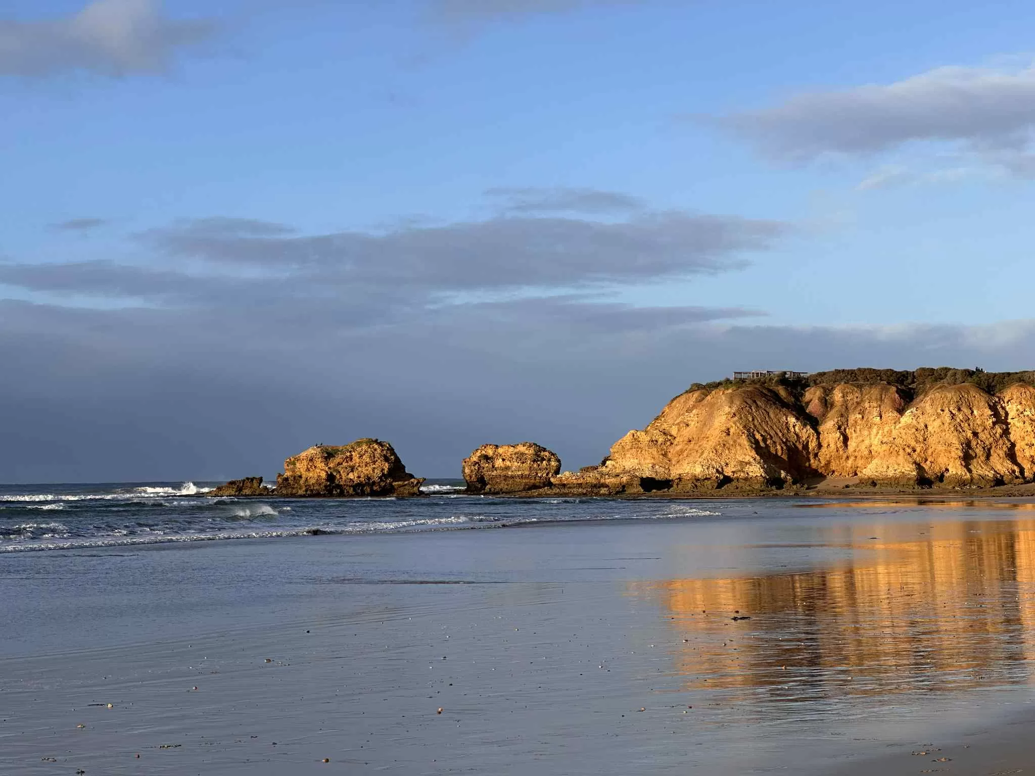 ¿Qué hace tan especial a la Playa Torquay Surf?