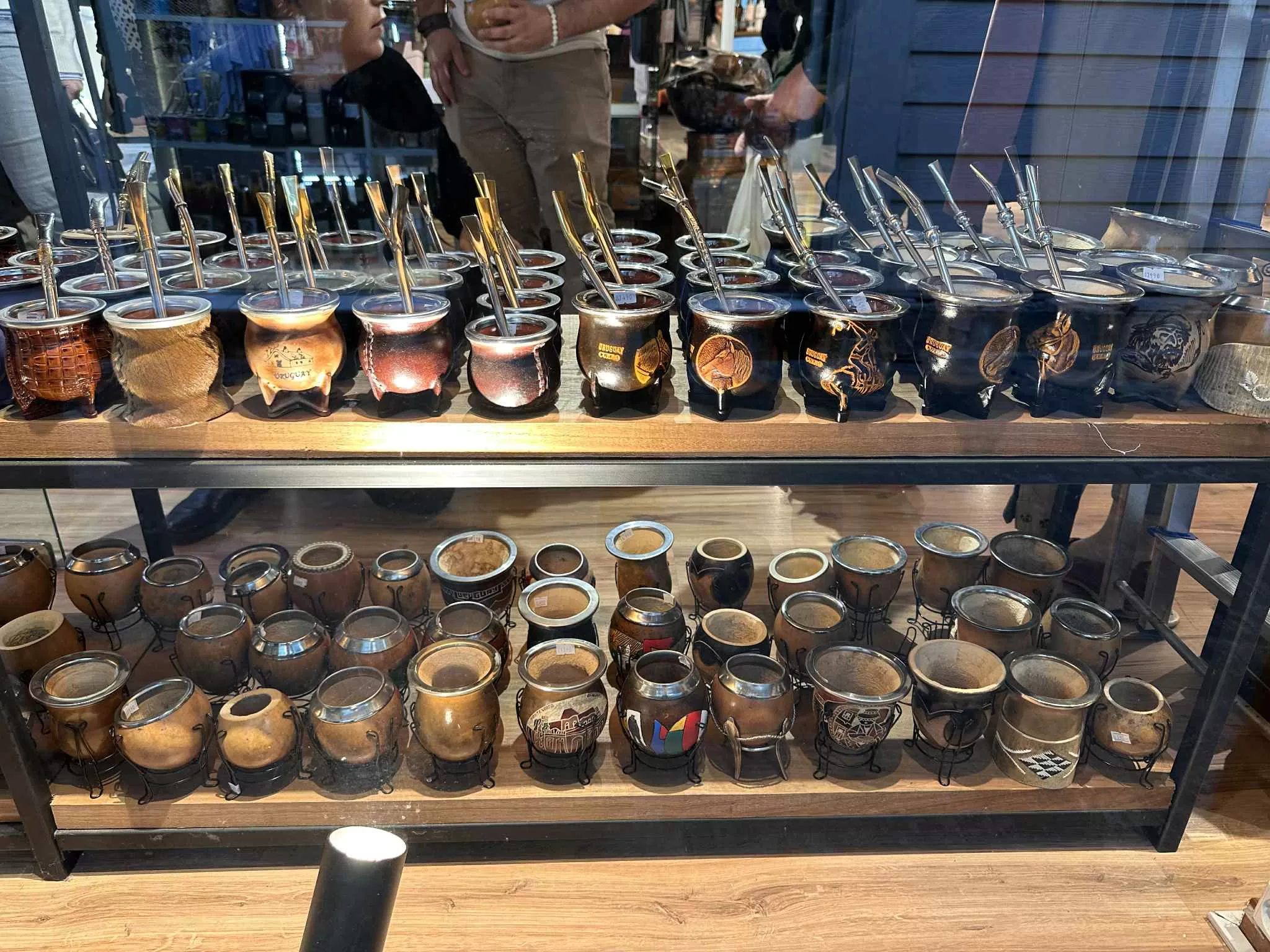 Venta de Mates en el Mercado de Uruguay