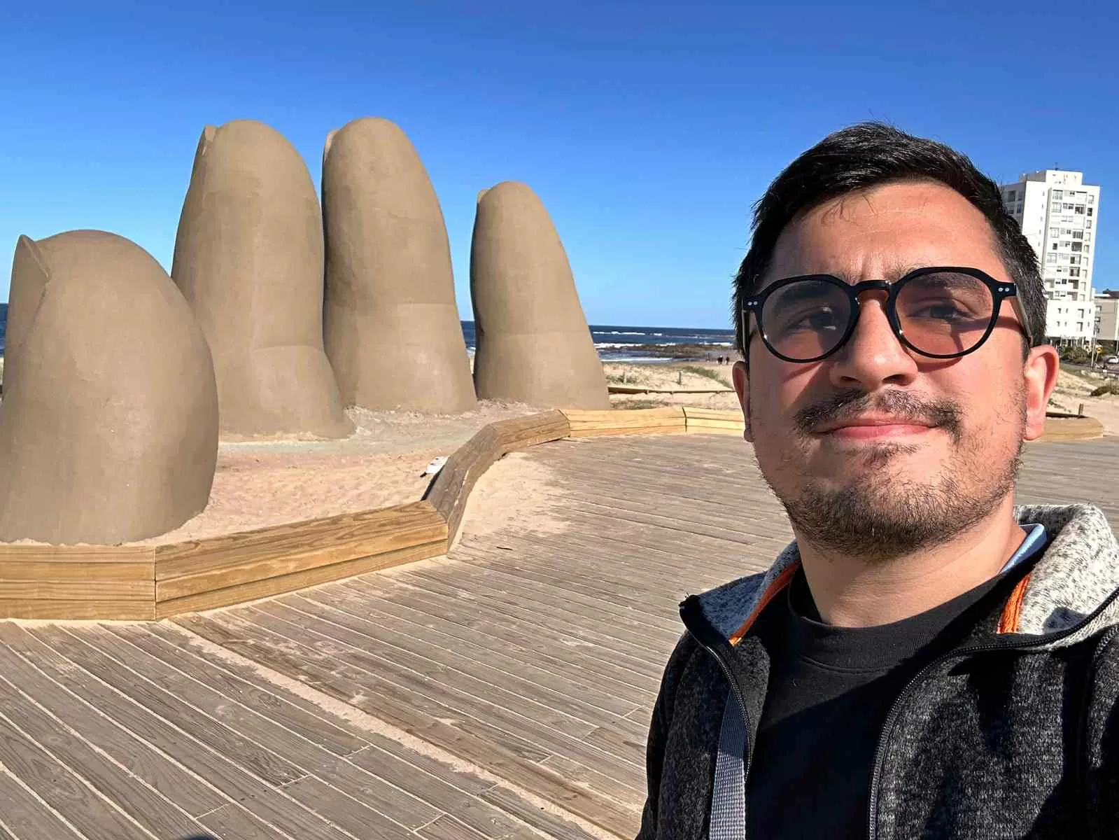 Visitar la mano de Punta del Este