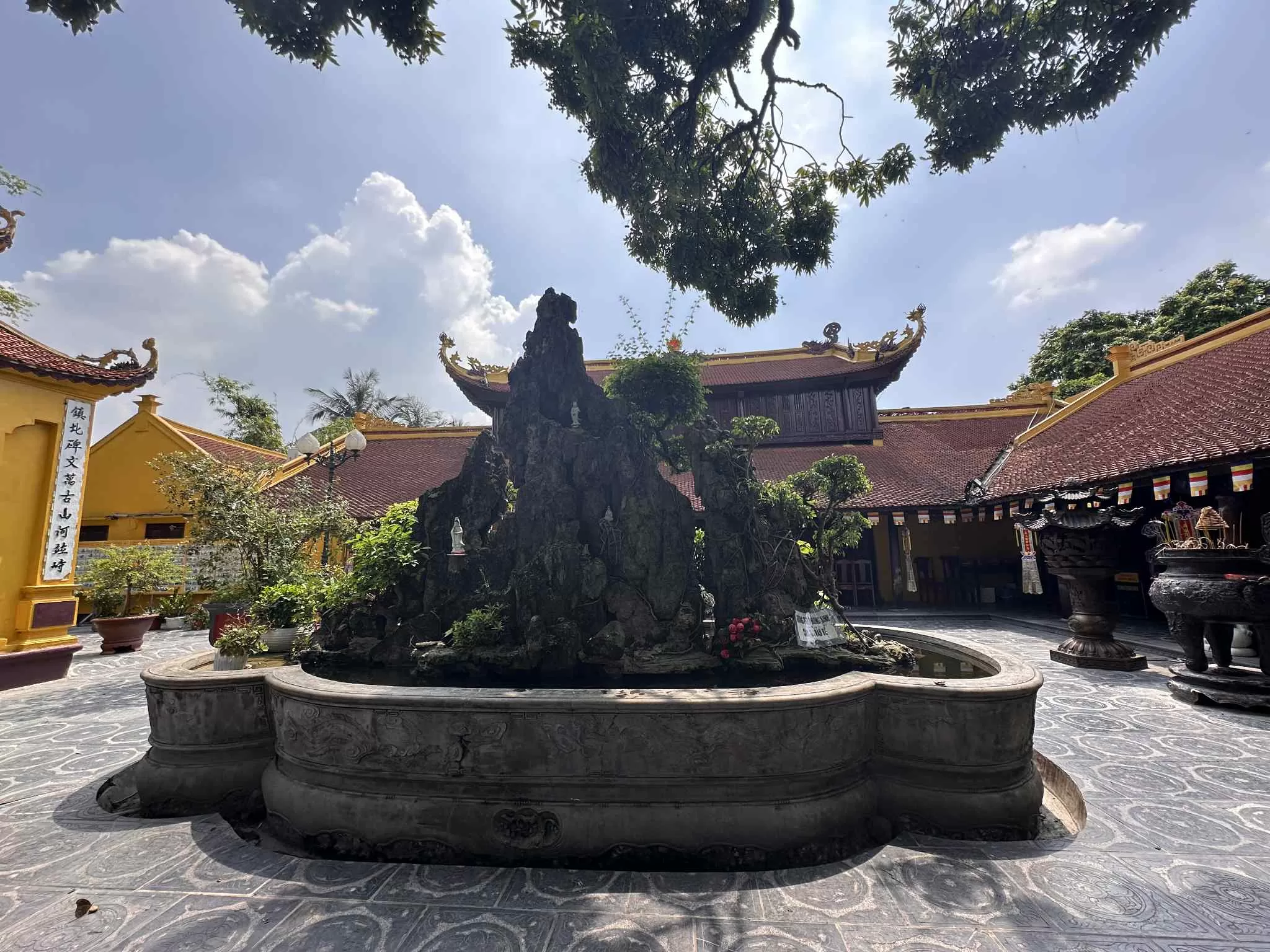 Pasear por la ciudad de Hanoi y sus templos