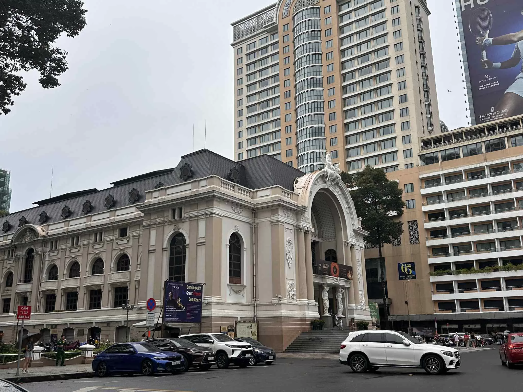 La Ópera uno de los edificios en estilo francés en Vietnam