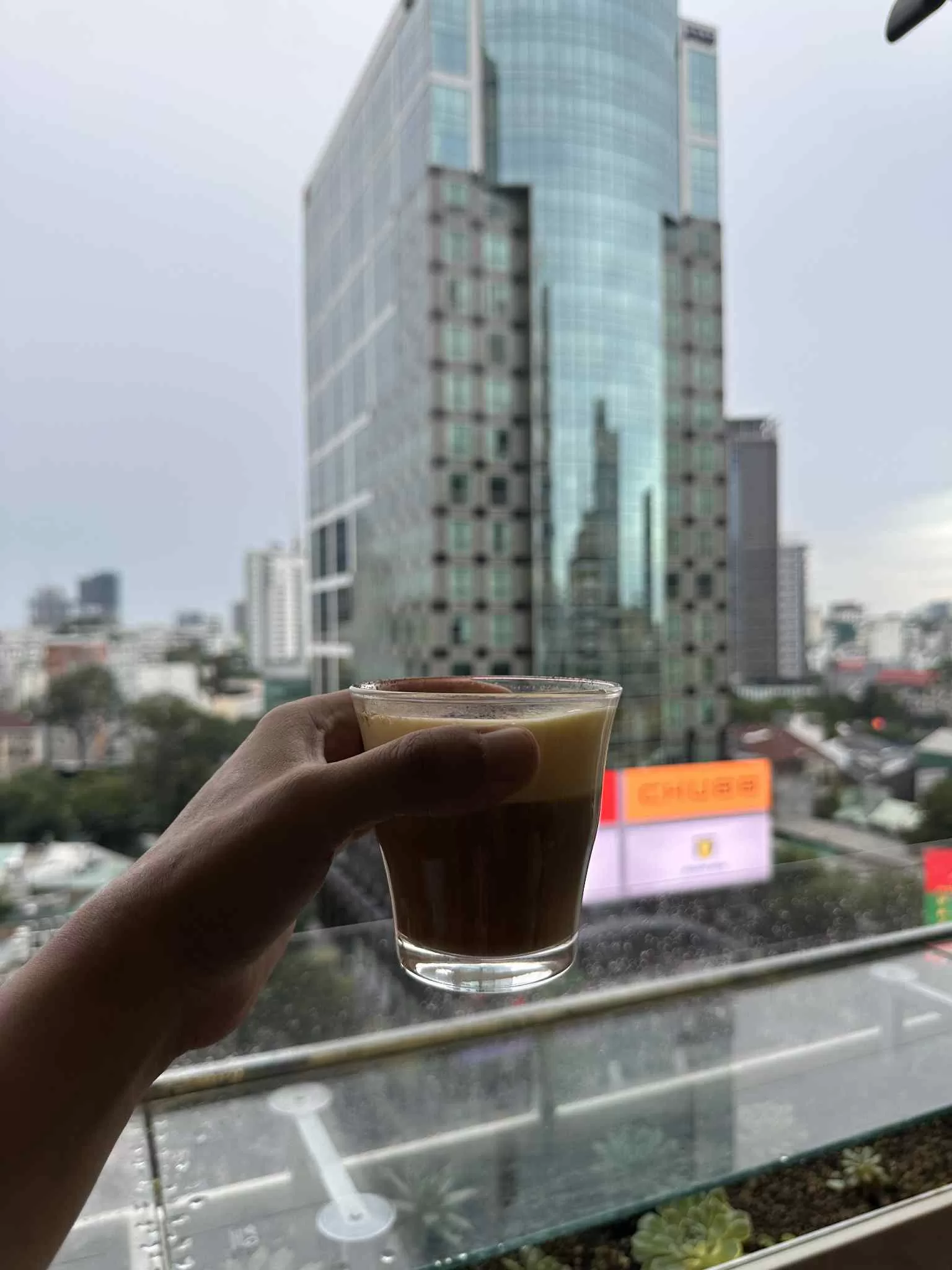 Beber un café vietnamita con yemas de huevo