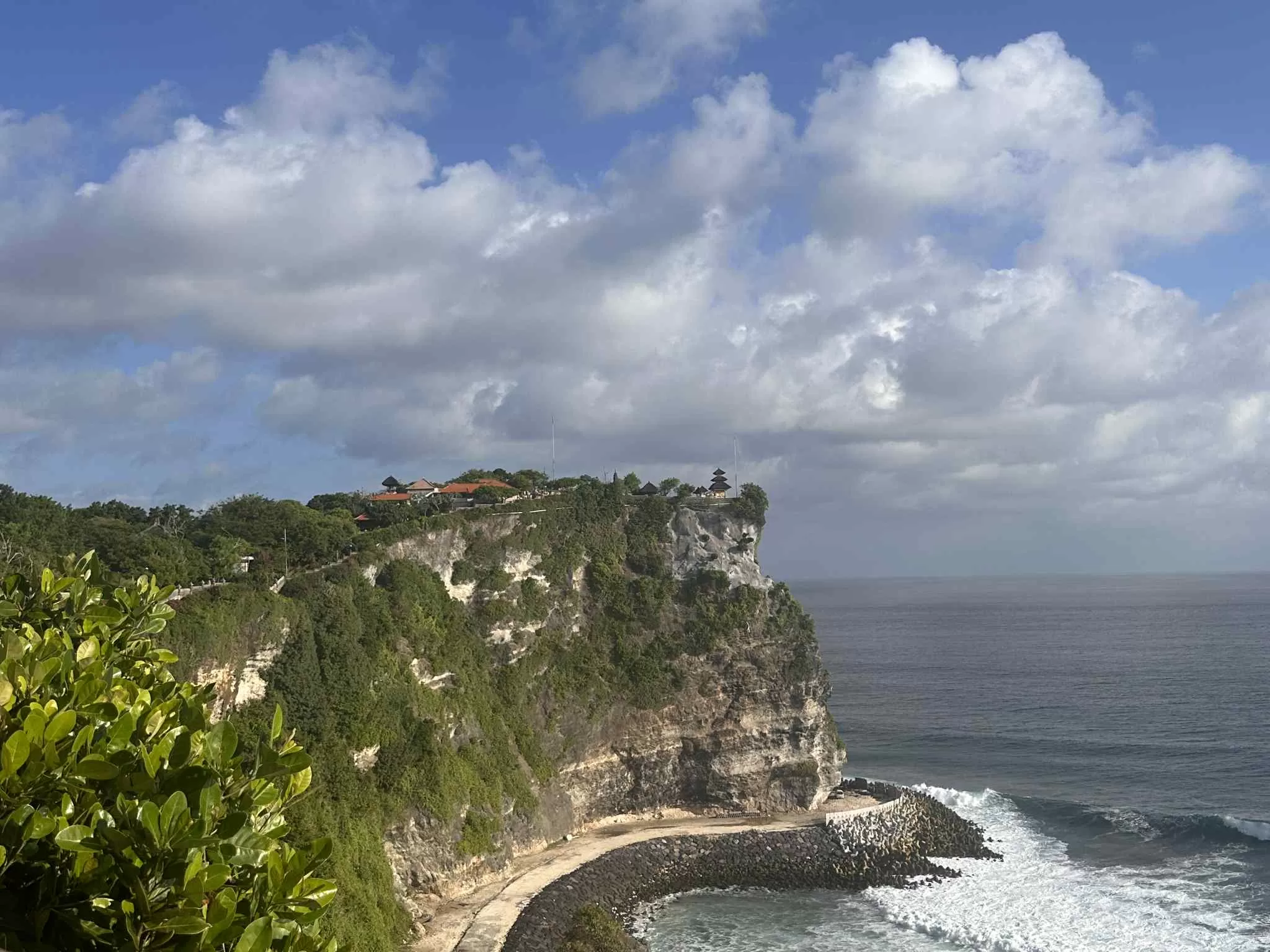 Vistas al templo de Uluwatu en Bali