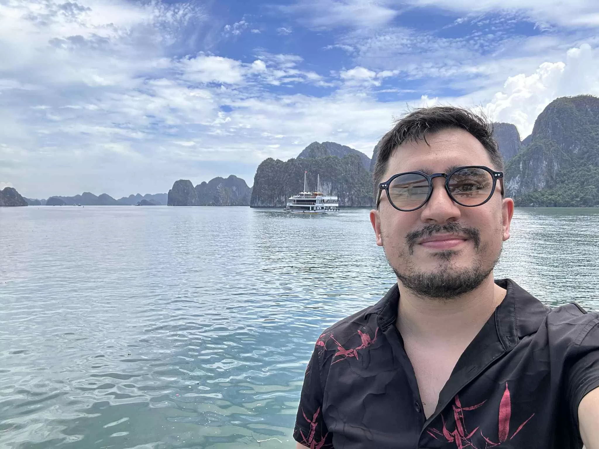 Visitar en Ferry el norte de Vietnam