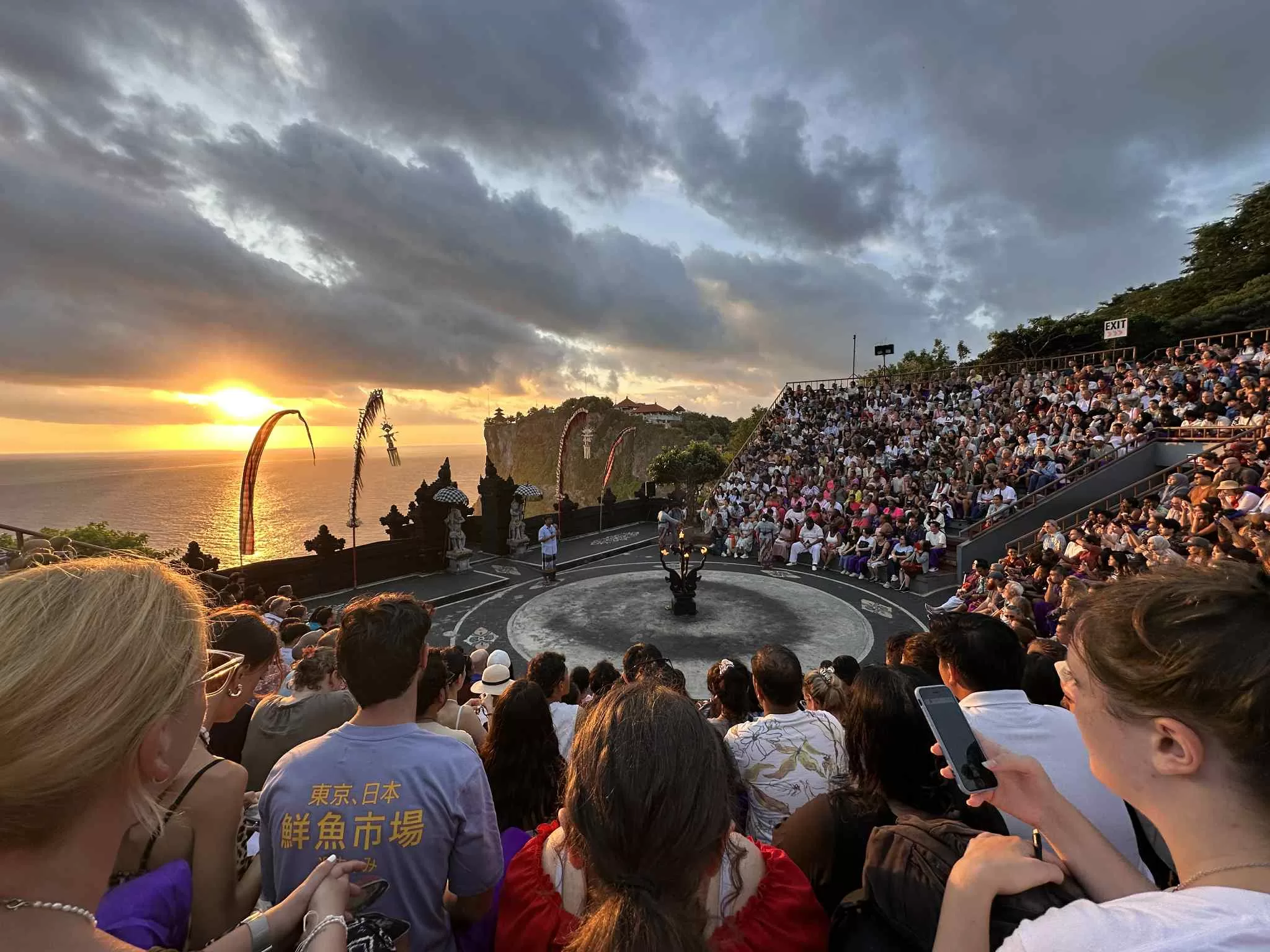Danza en el templo de Uluwatu en Bali