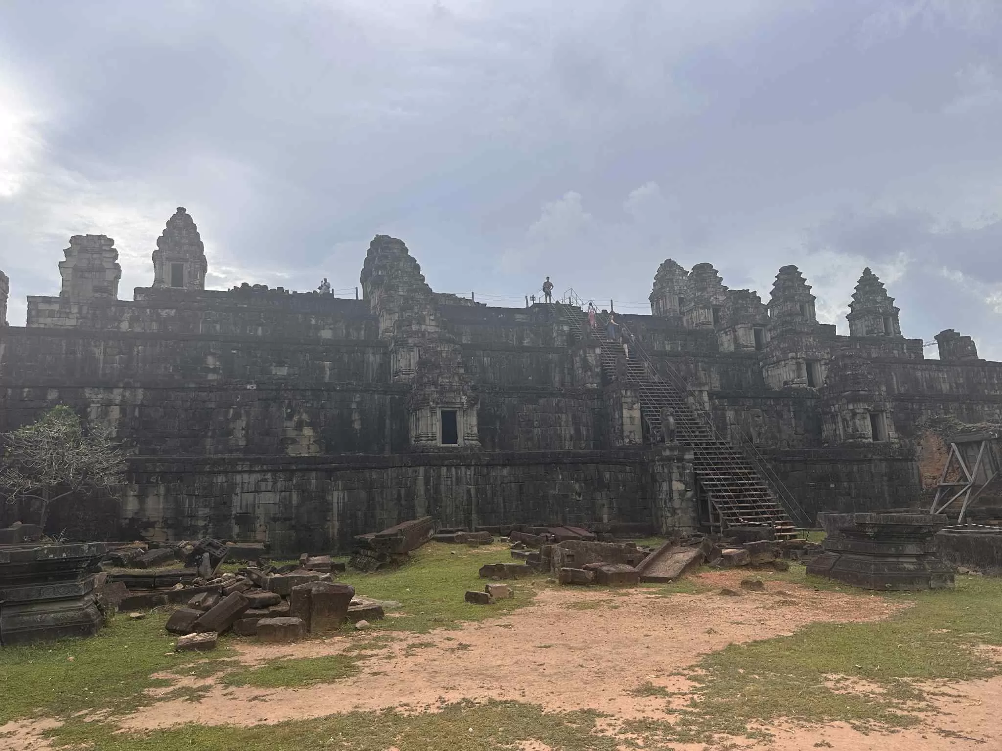 Visitar el templo de Phnom Bakheng: Guía Completa | Camboya