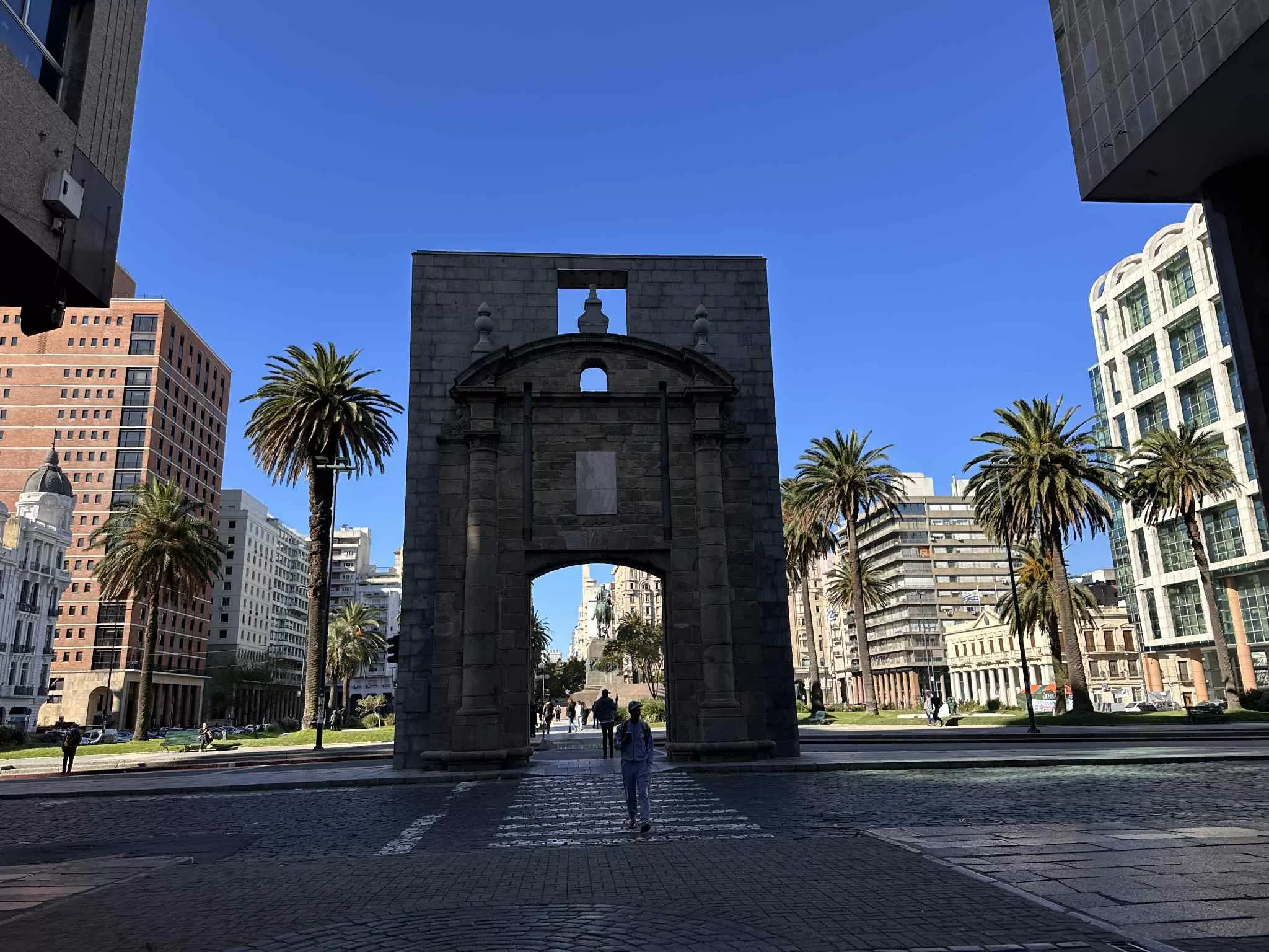 Puerta de la Ciudadela en la Plaza Independencia