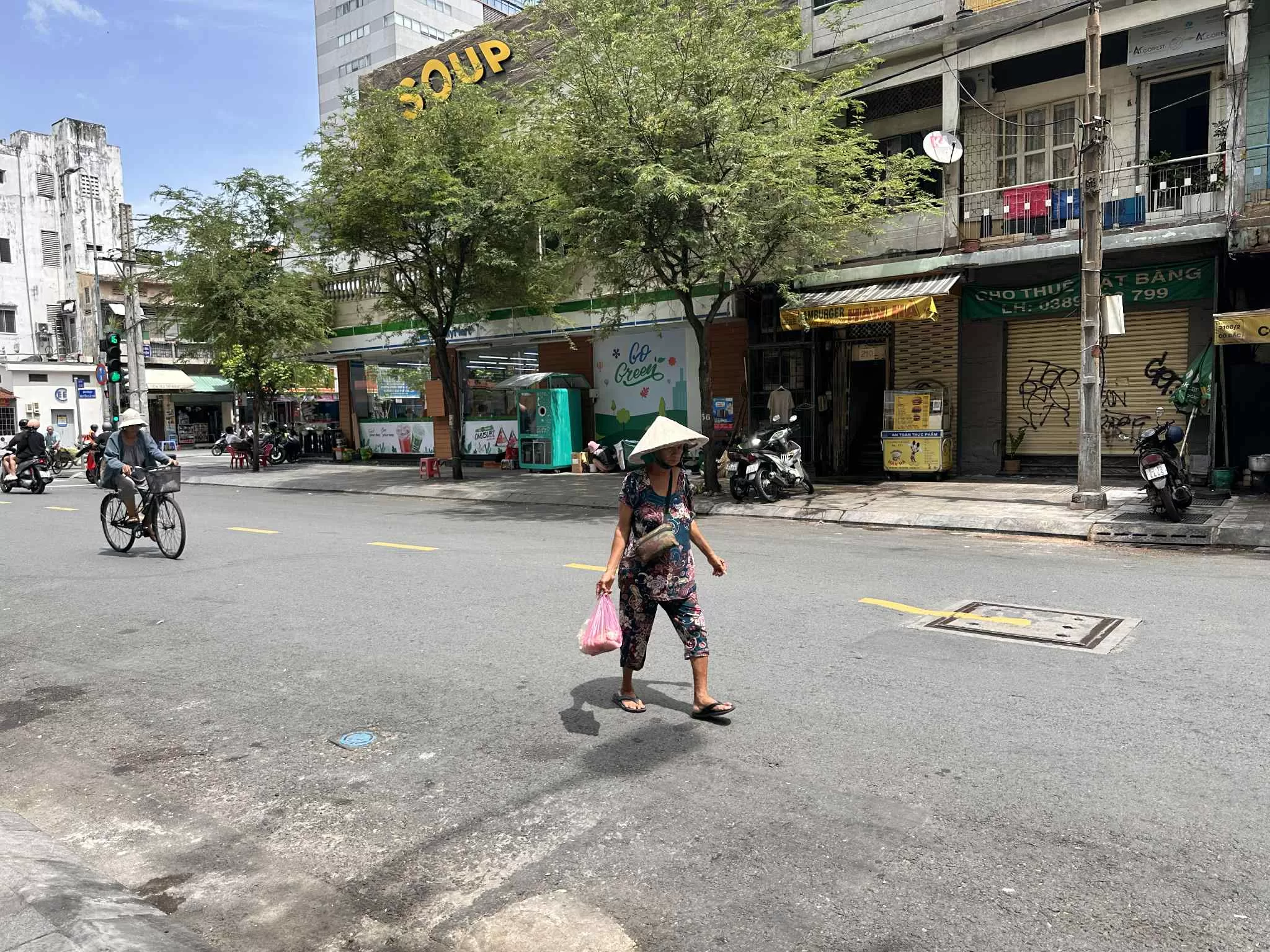 Vida cotidiana en las calles de Ho Chi Minh Saigon