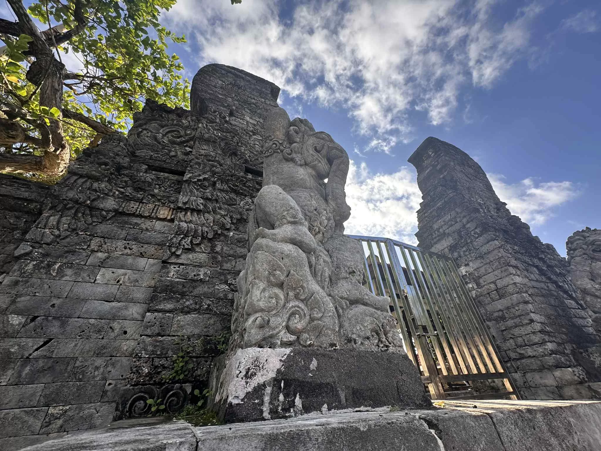 Estatuas en los templos de Bali