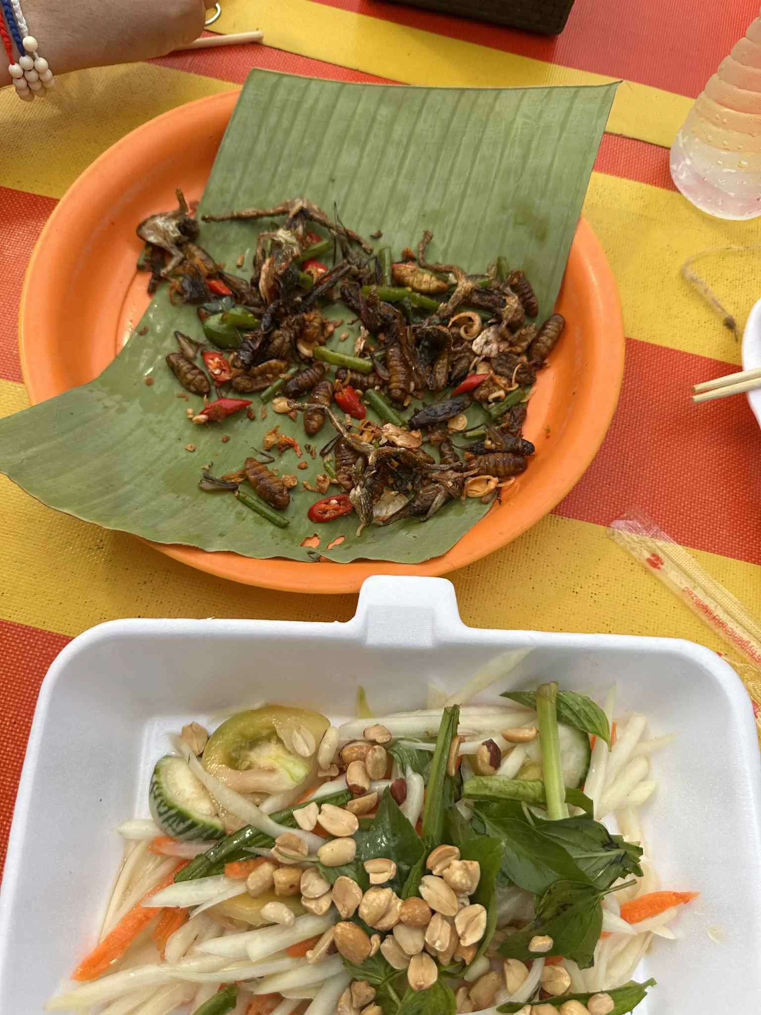 Comer insectos en Siem Reap