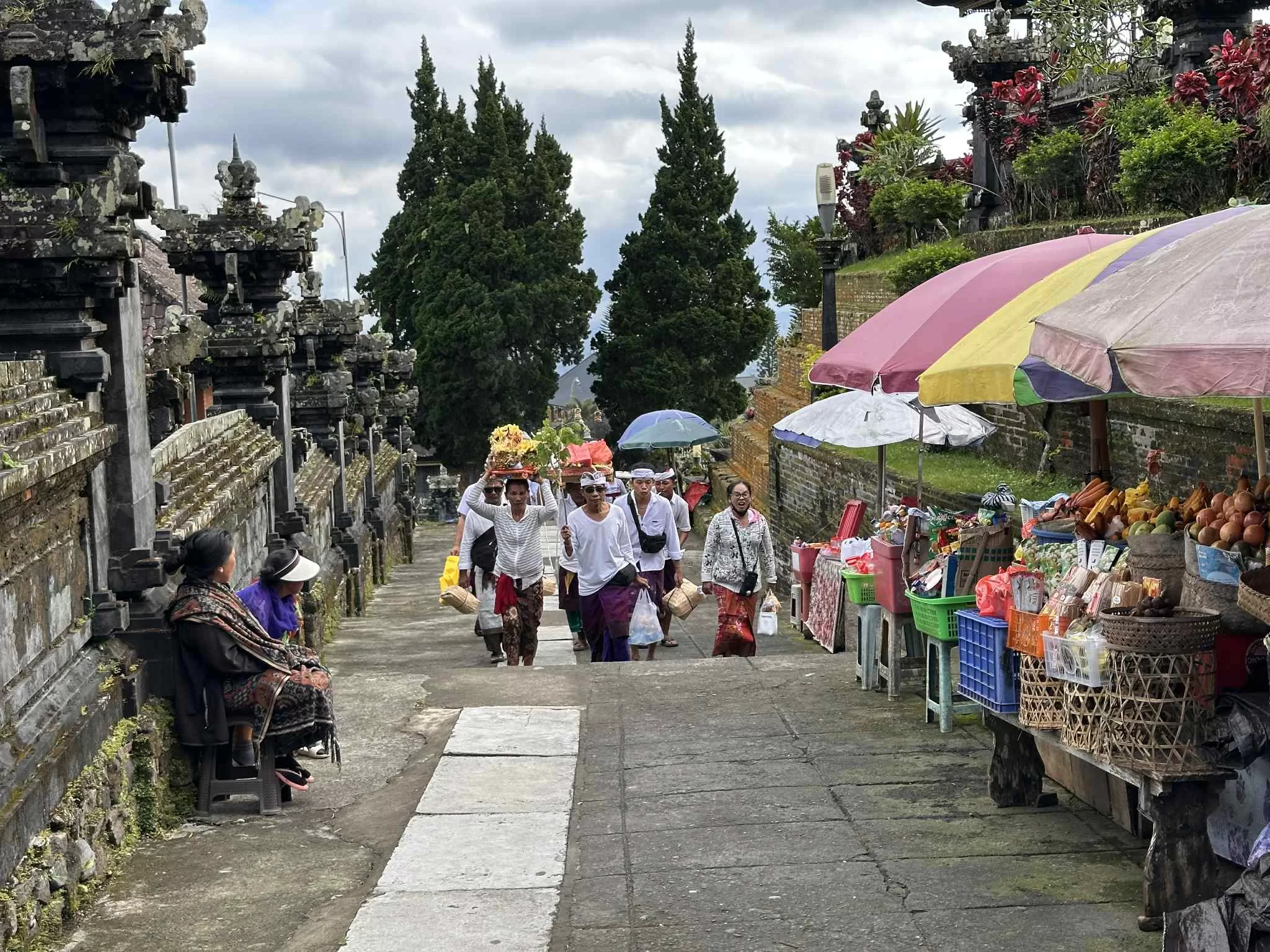 Ceremonia y peregrinación en Bali