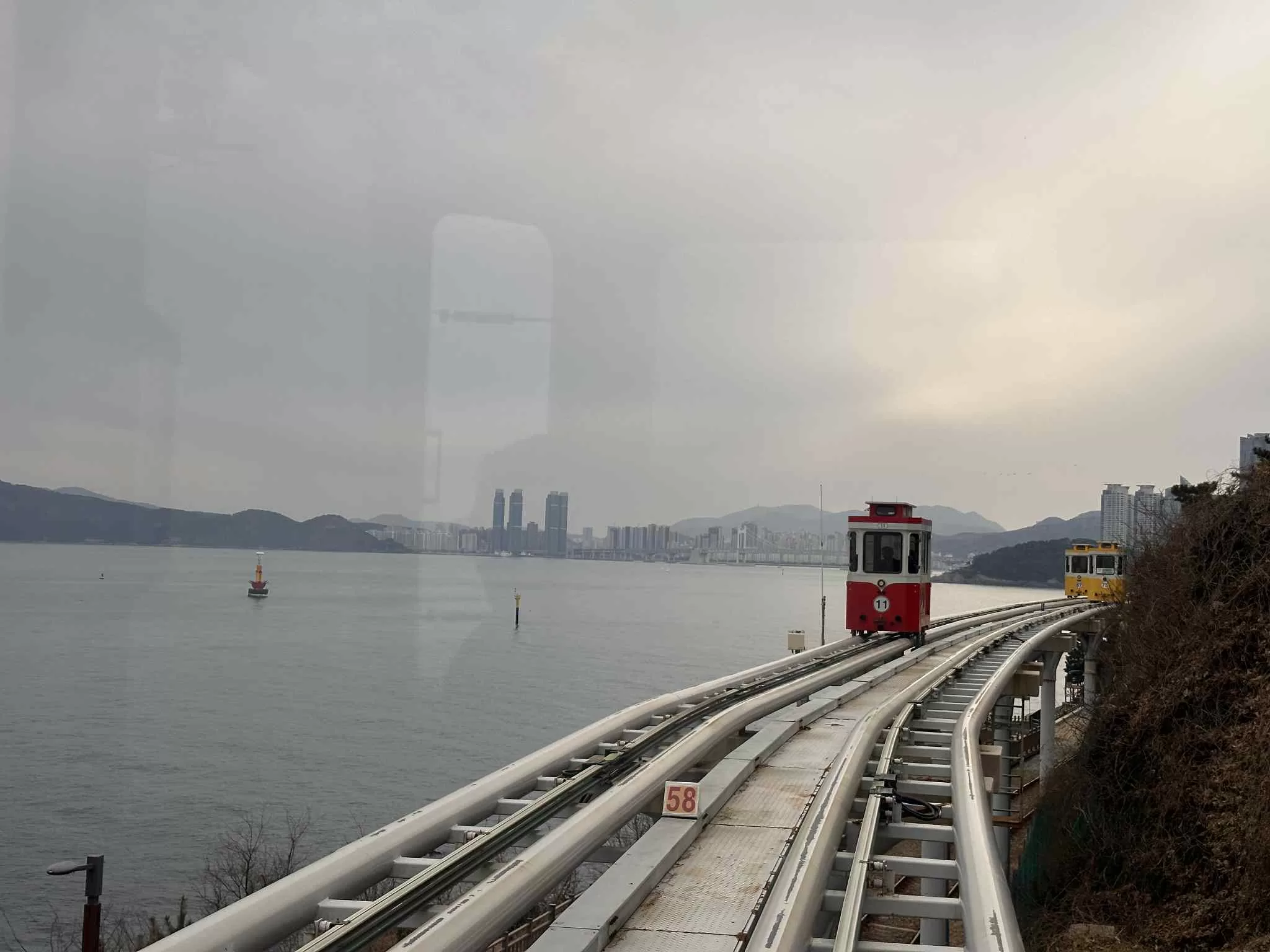Visitar el tranvía o cápsula en Busan