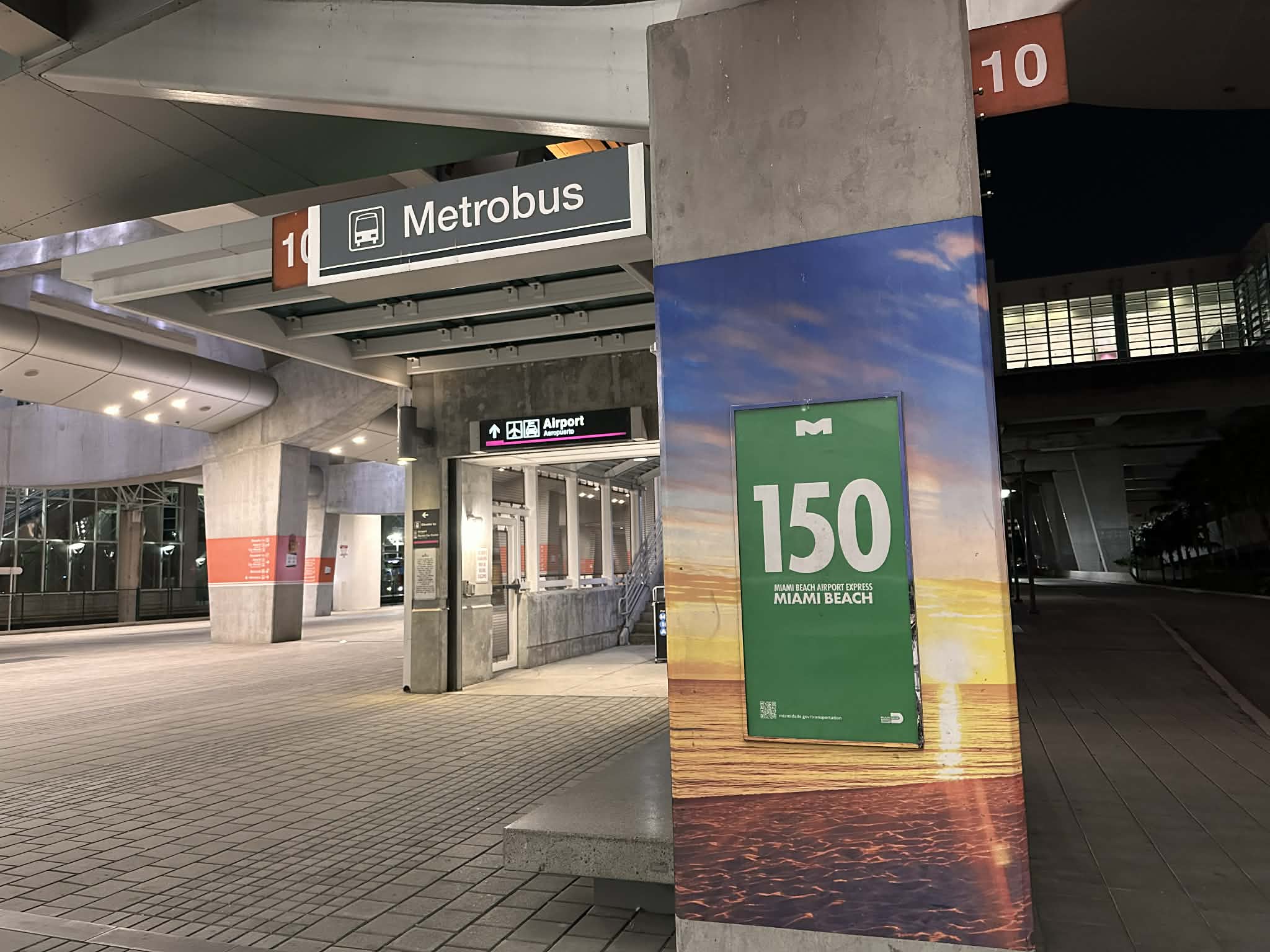 Estación de bus 150 en el aeropuerto de Miami