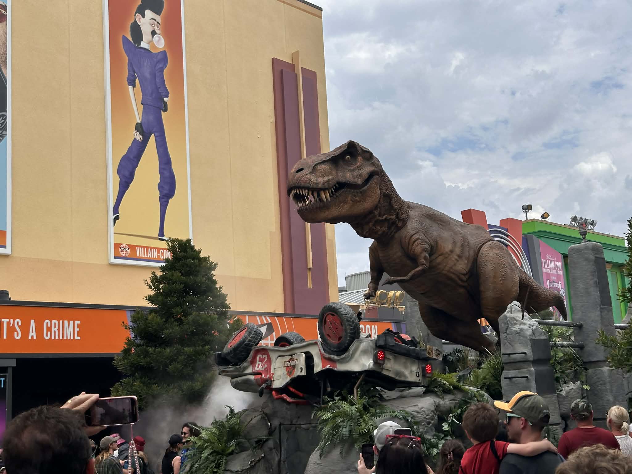 ¿Es posible visitar ambos parques de Universal Studios en un solo día?
