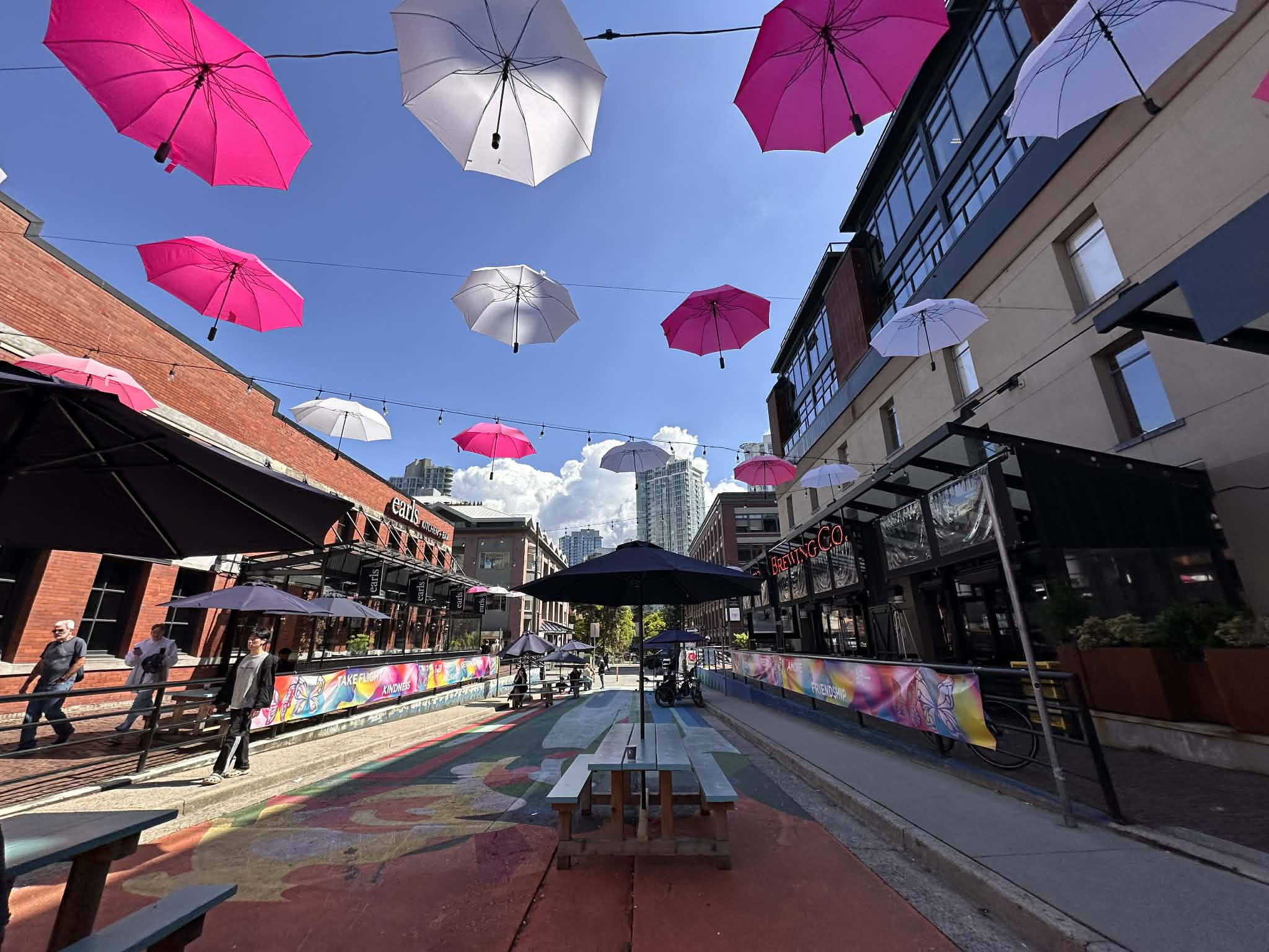 Paseo por Robson Street: Compras y vida urbana