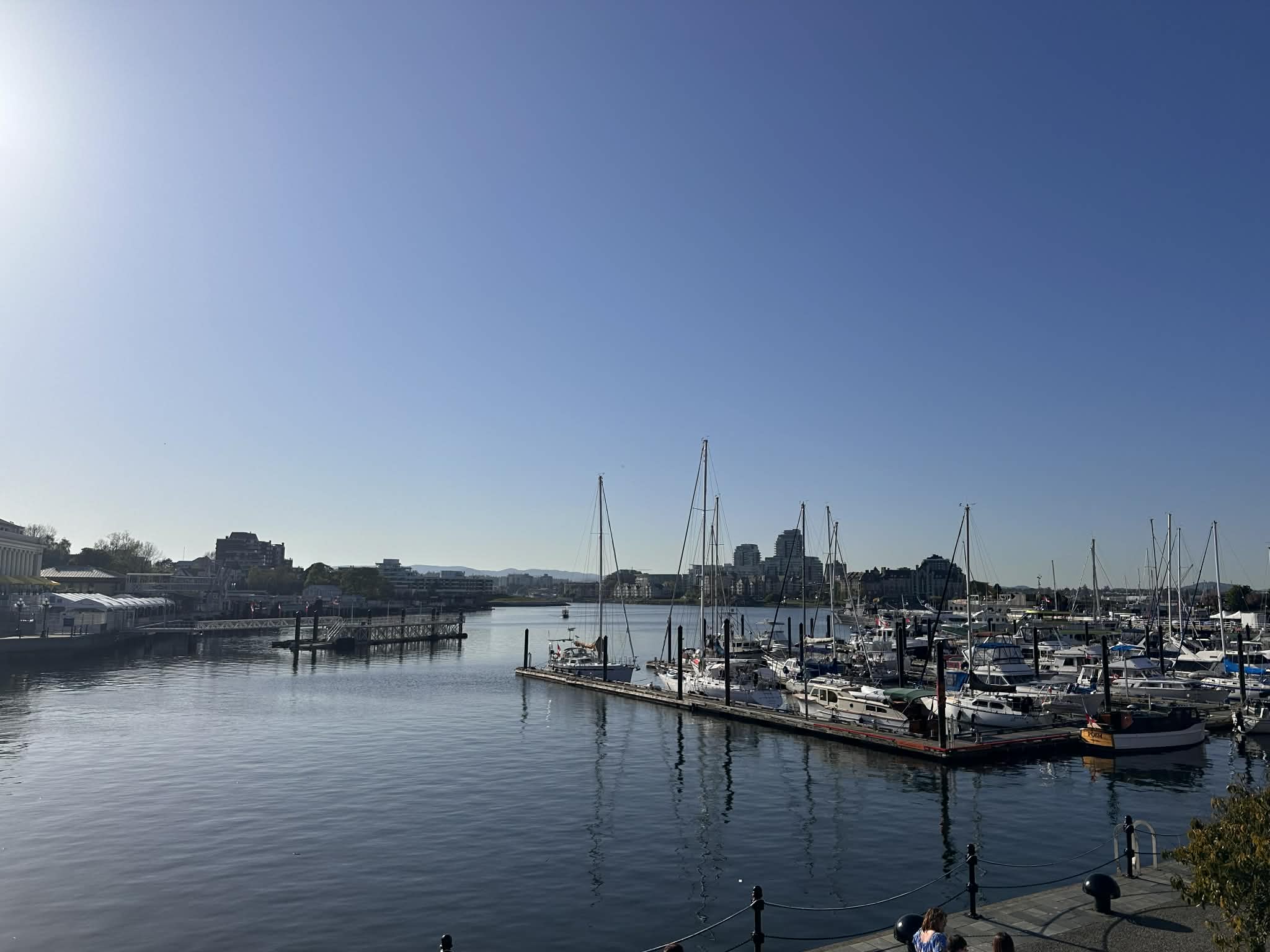 Barcos en la bahía de Victoria en Canadá