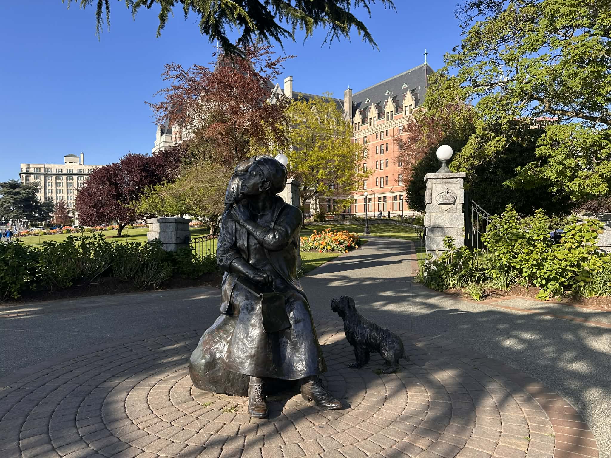 Estatua de Emily Carr - Qué ver en Victoria Canadá