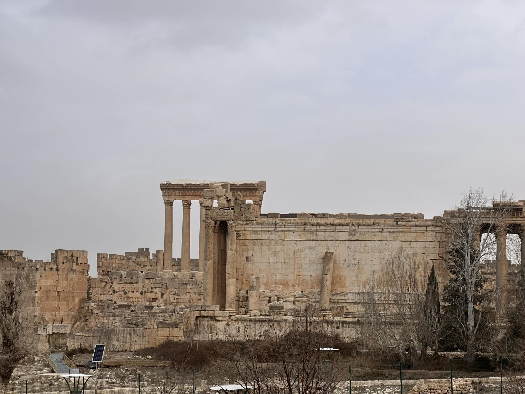 Vistas al templo de la ciudad de Baalbek en Libano
